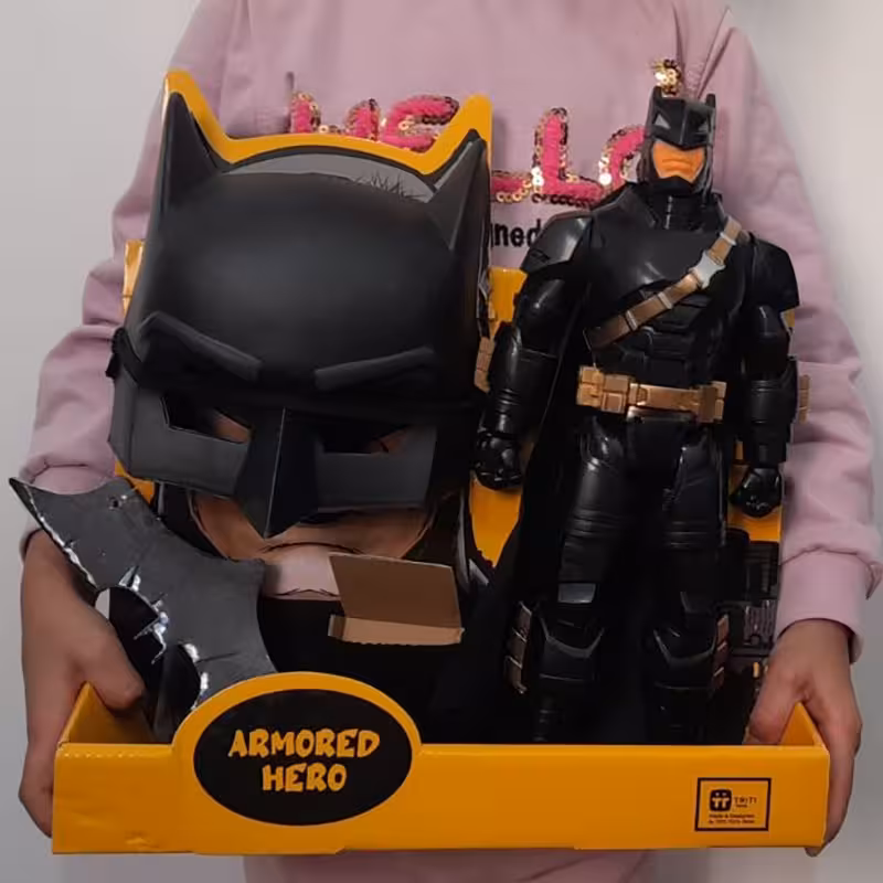 اکشن فیگور بتمن با بترنگ و مچ بند و ماسک BATMAN اصلی