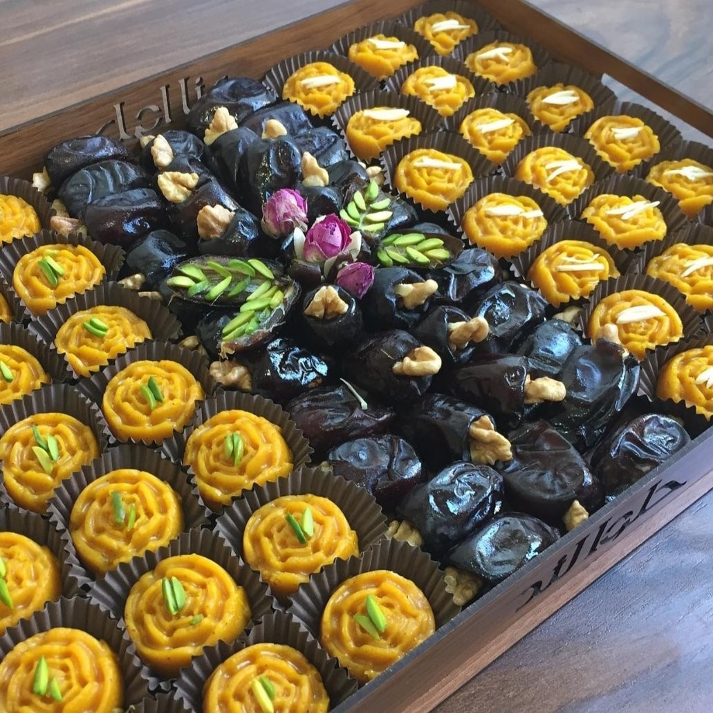 حلوای مجلسی شیر سینی کد محصول 102  مناسب برای مناسبت ها و مجالس شما تزئین با بیسکوئیت حلوا 