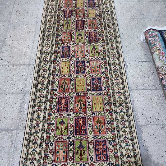 فرش دستباف کناره طول سه متر طرح خشتی مدل AA