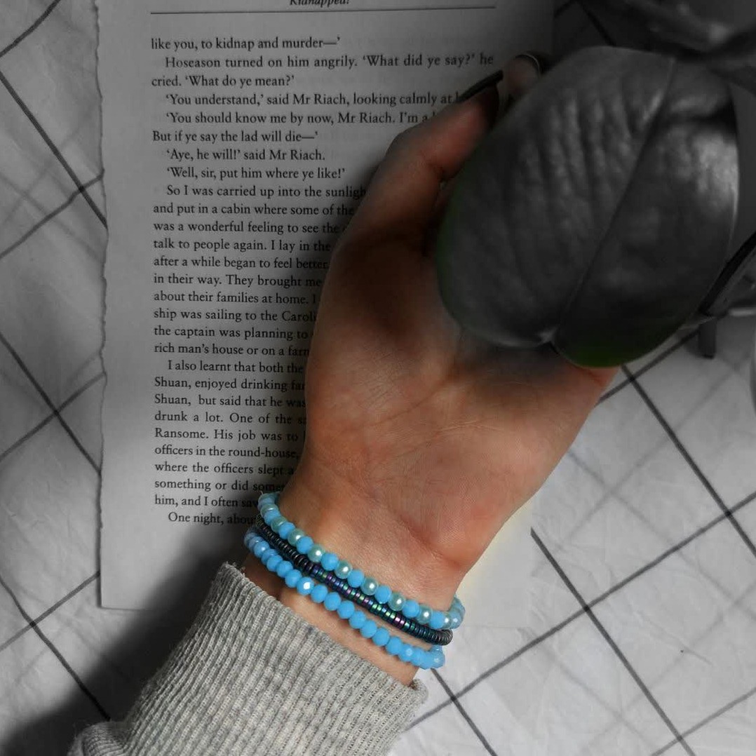 دستبند های جذاب در طرح های مختلف