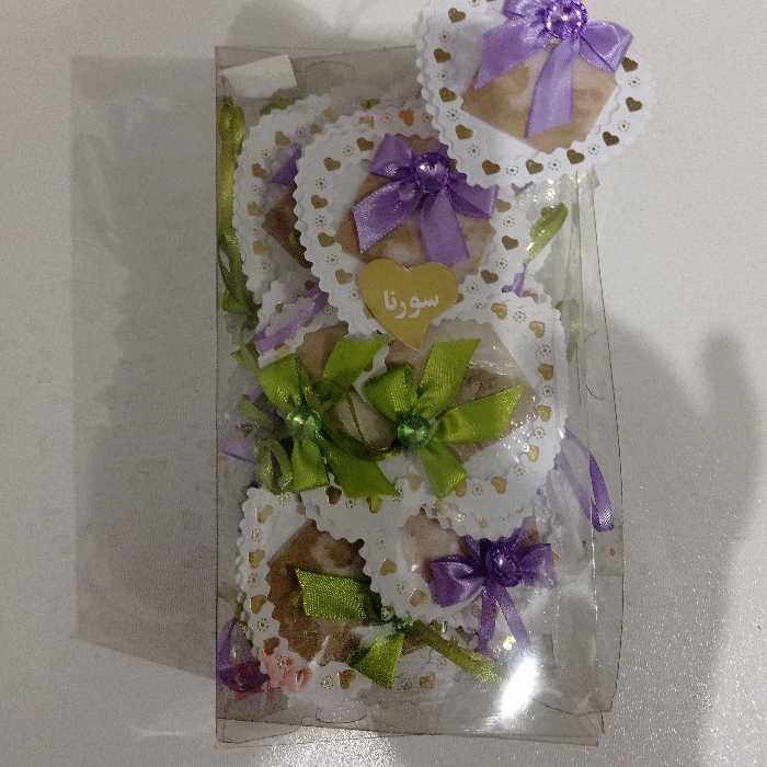 یادبود عروس بسته پنجاه عددی طرح قلب تزیین شده با نگین و پاپیون ساتن 