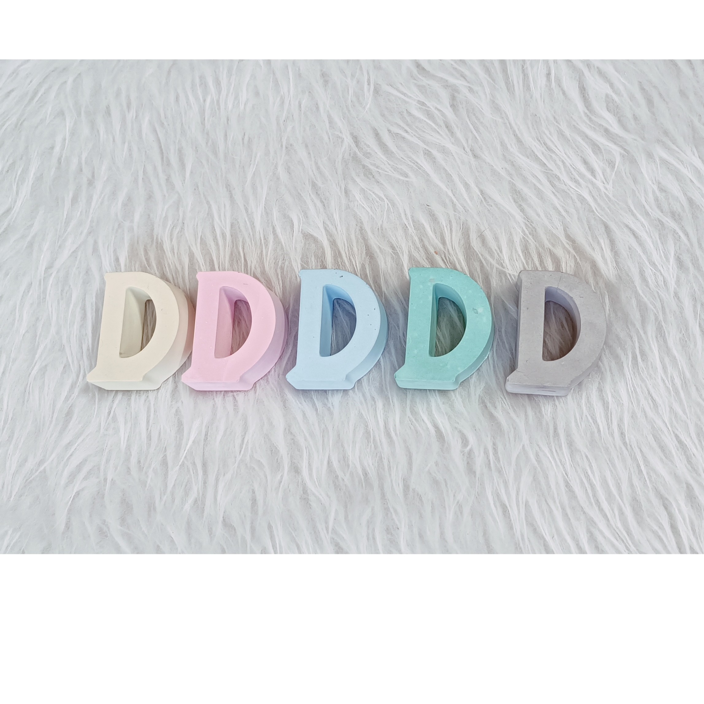 حروف رنگی اسم Dرومی