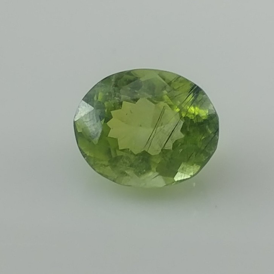 زبرجد مویی 5.5 قیراطی طبیعی 
زبرجد طبیعی معدن ساپات پاکستان

