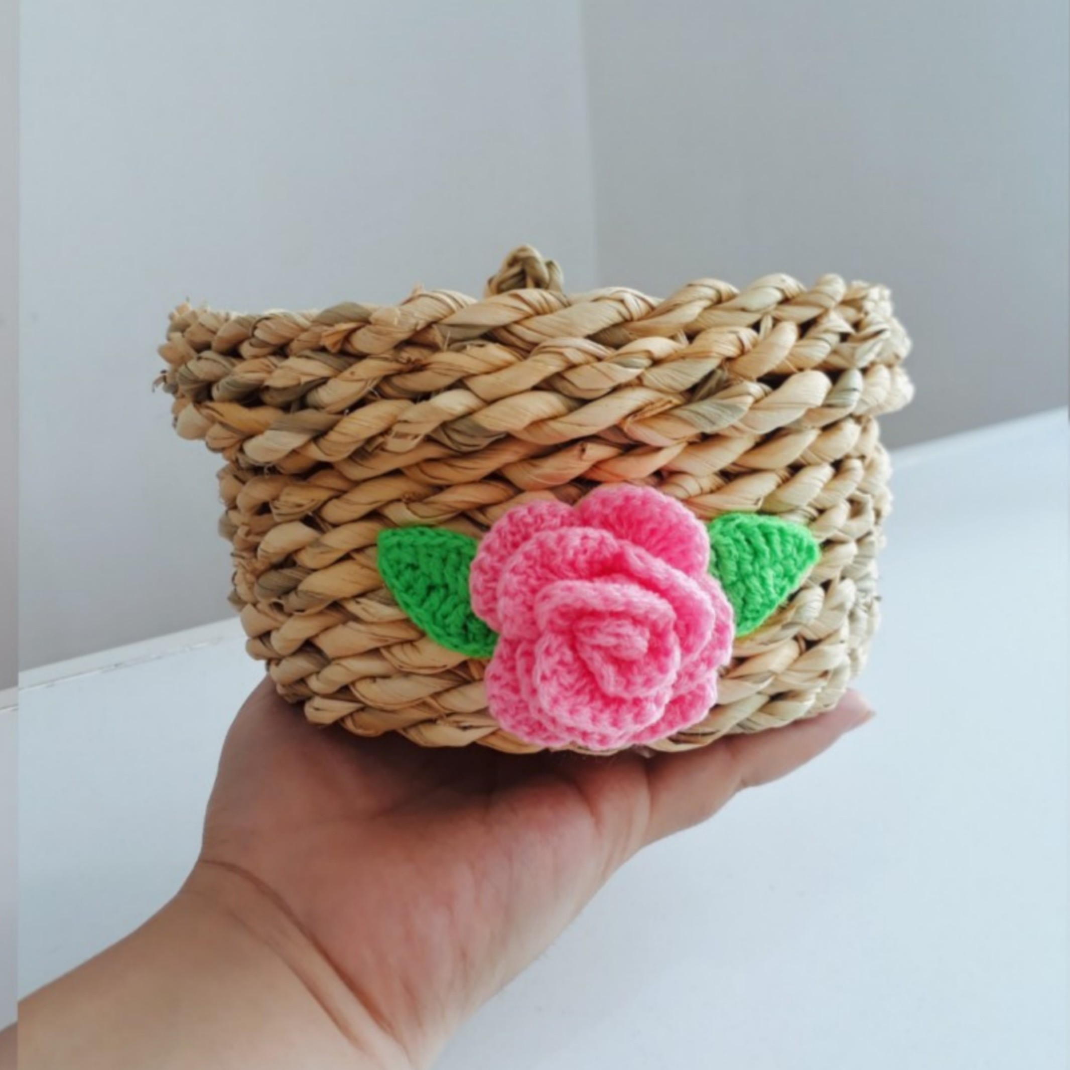 سبددردار.سبدحصیری ساخته شده با طناب حصیری.صنایع دستی گیلان.باکس حصیری.گیاه گالی
