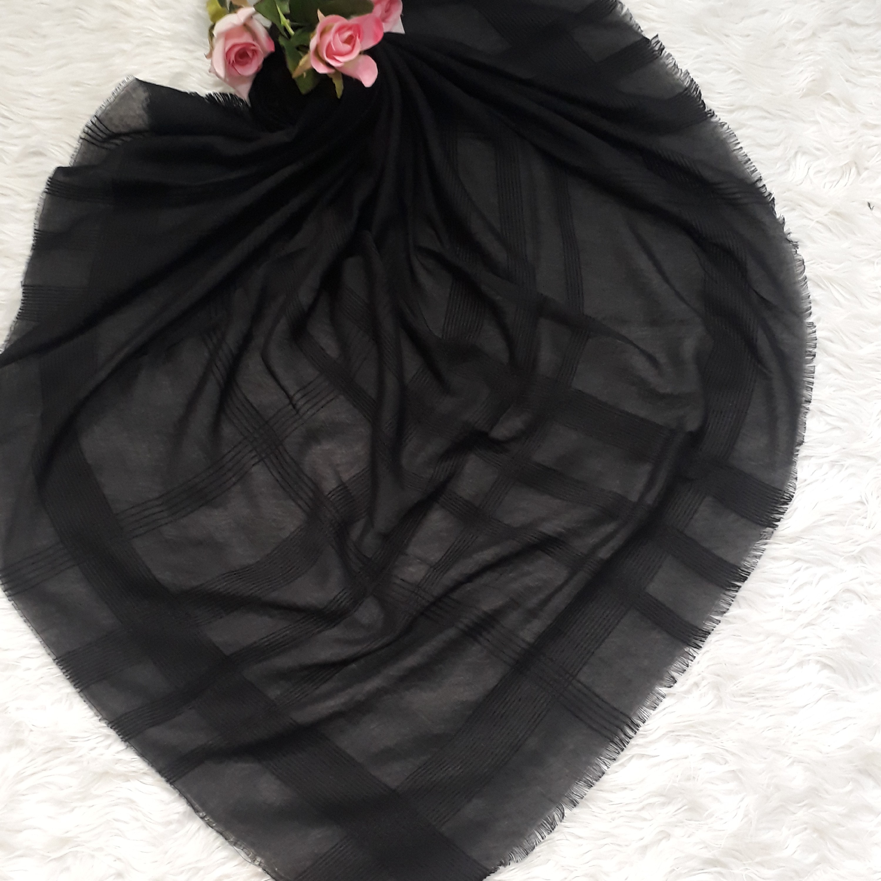 روسری نخی مشکی حاشیه مخمل( قواره بزرگ)