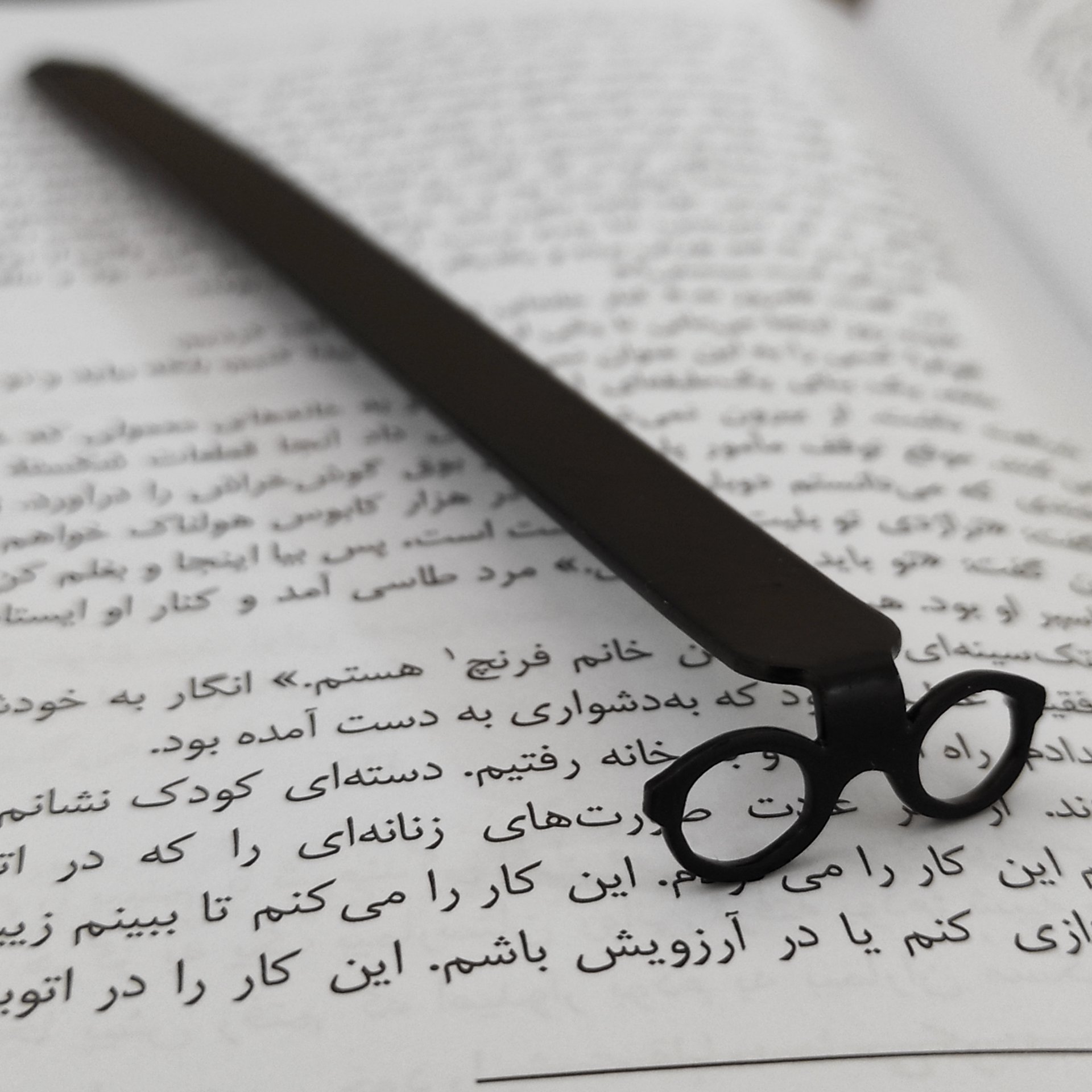 نشانگر کتاب طرح عینکی(مشکی)