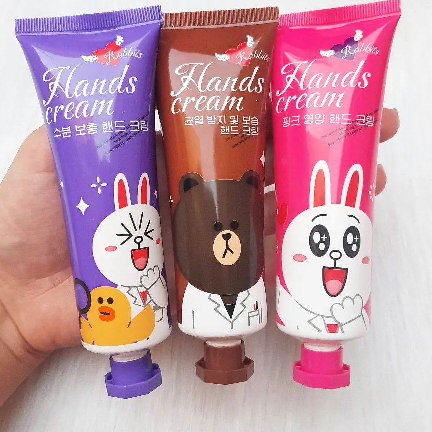 کرم مرطوب کننده و آبرسان  با رایحه خوب 