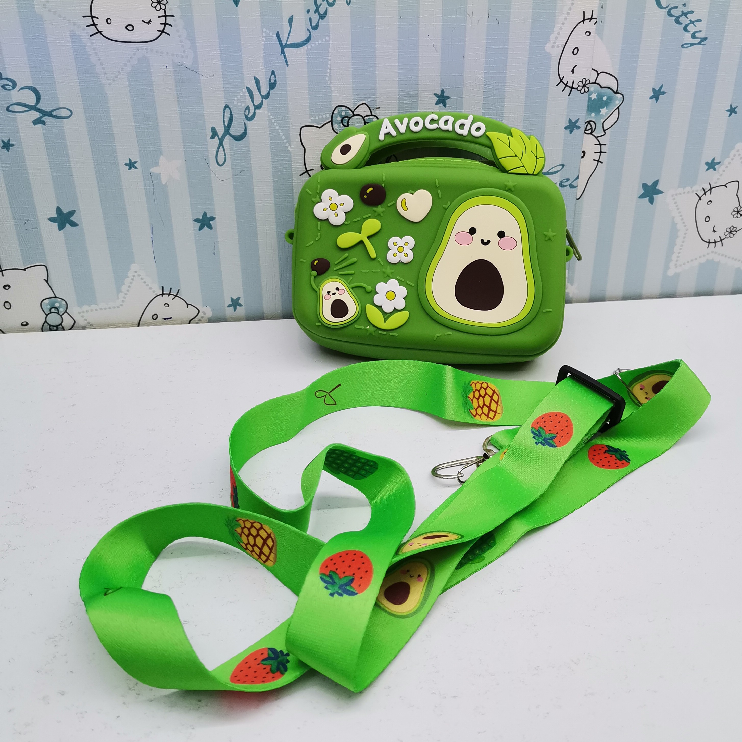کیف سیلیکونی فانتزی بنددار طرح آواکادو سبز