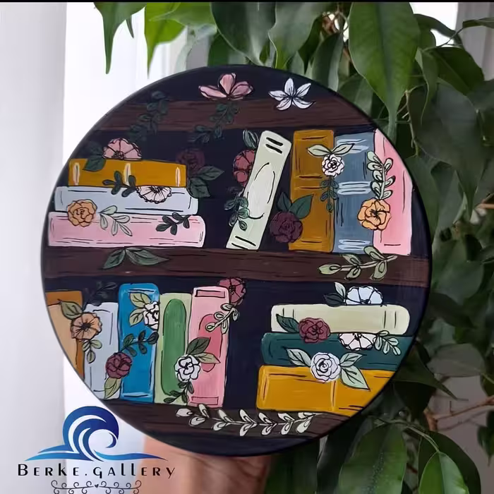 بشقاب سفالی دیوارکوب خاص گالری برکه طرح کتابخانه برای کتاب دوستان عزیز