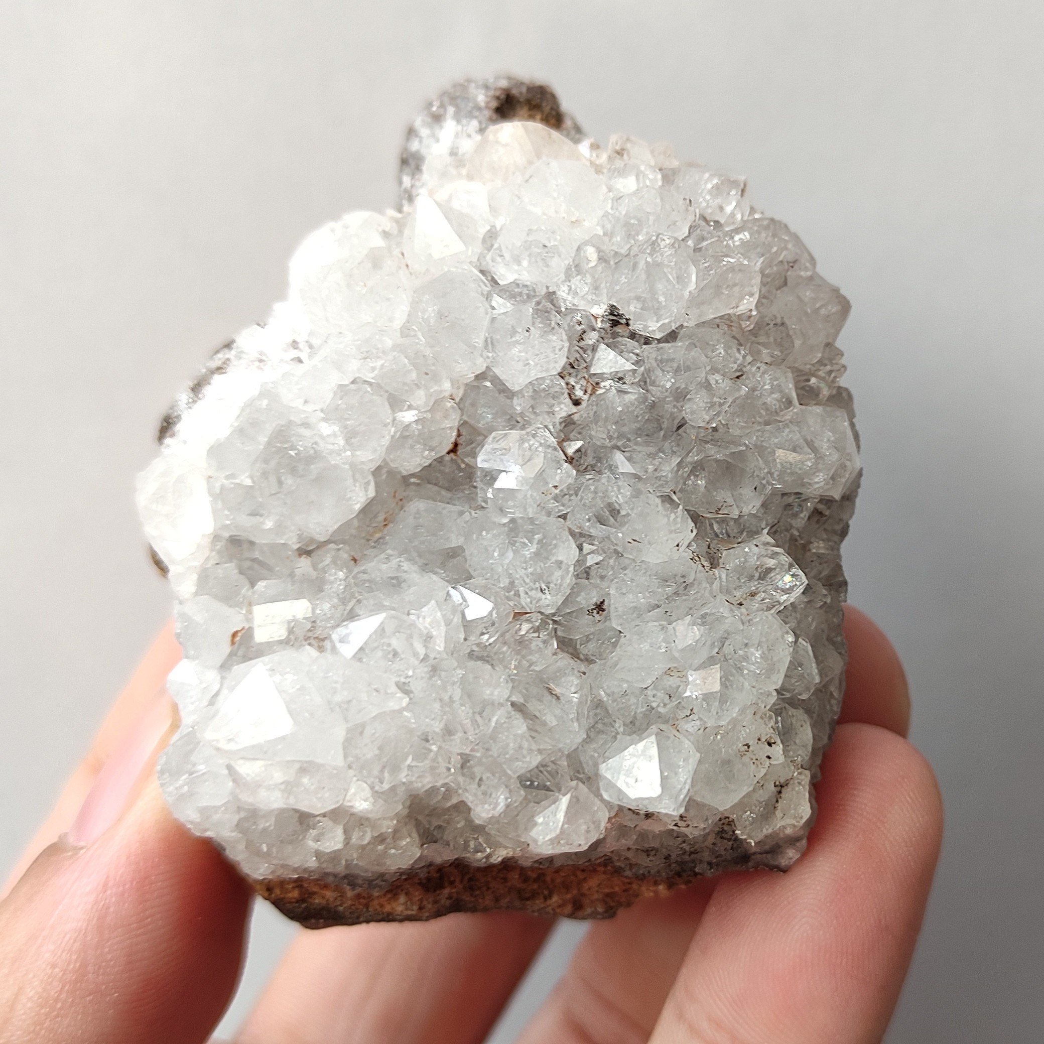 سنگ راف کوارتز سفید شفاف اصل معدنی  بلور درشت سایز متوسط کیفیت قیمت درخشش عــالــی مناسب دکوراسیون مدیتیشن هدیه کدRQ02