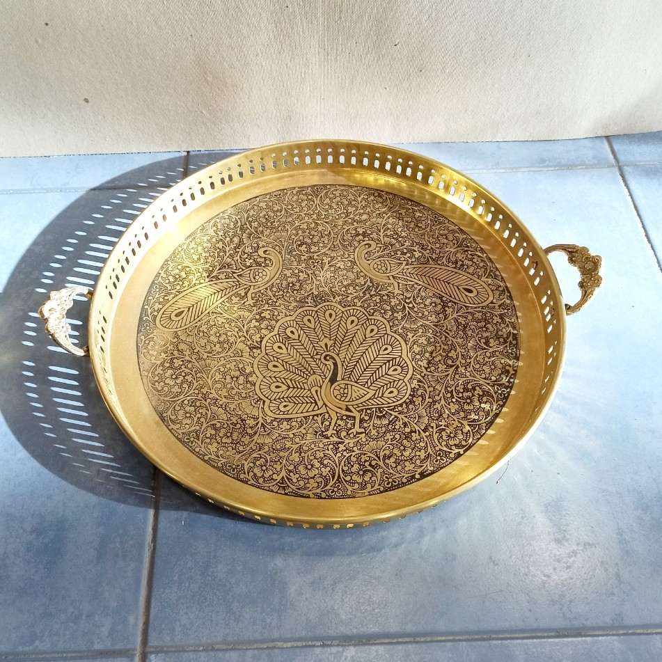 سینی گرد دسته دار بزرگ برنجی