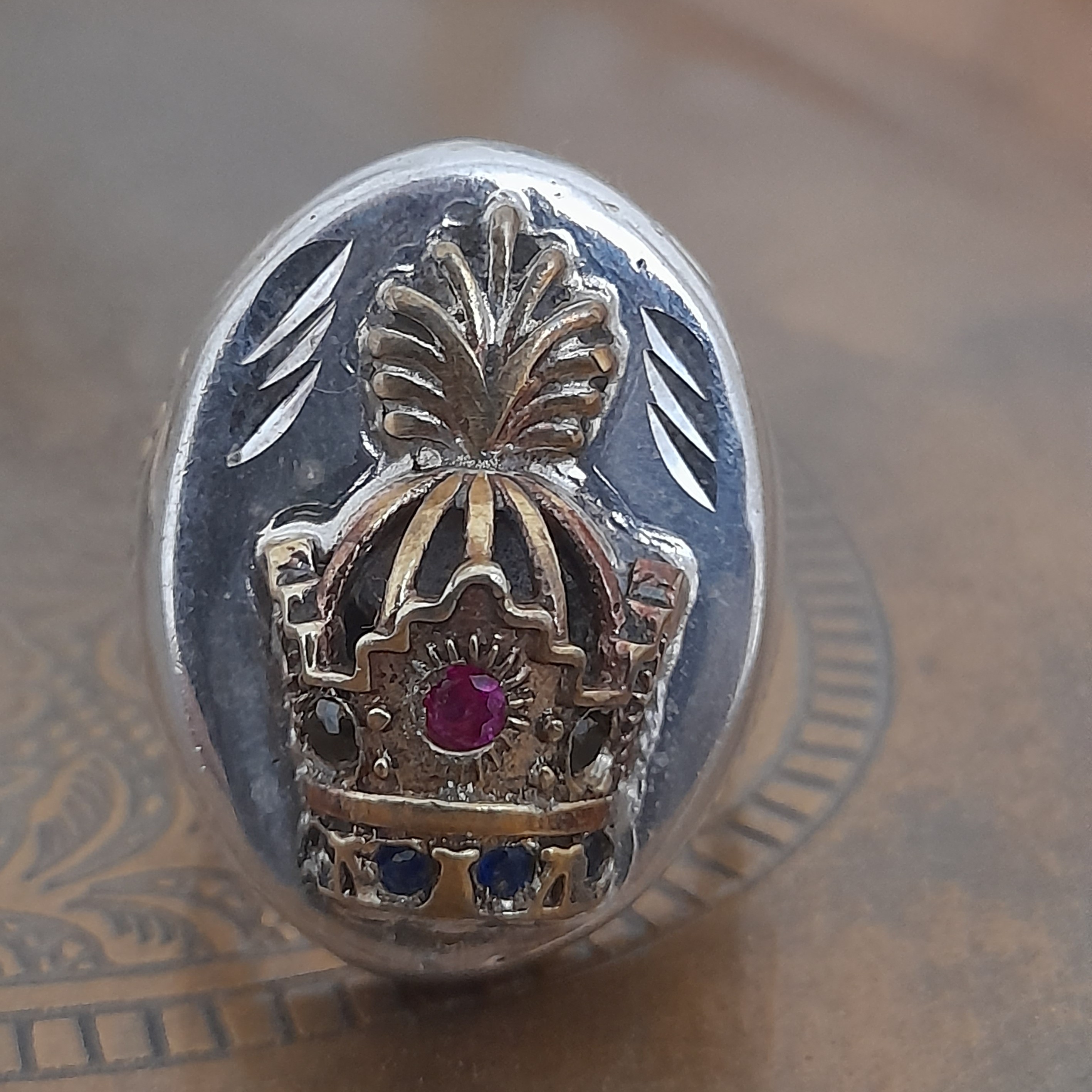 انگشتر نقره تاج مخاراج کاری شده                     