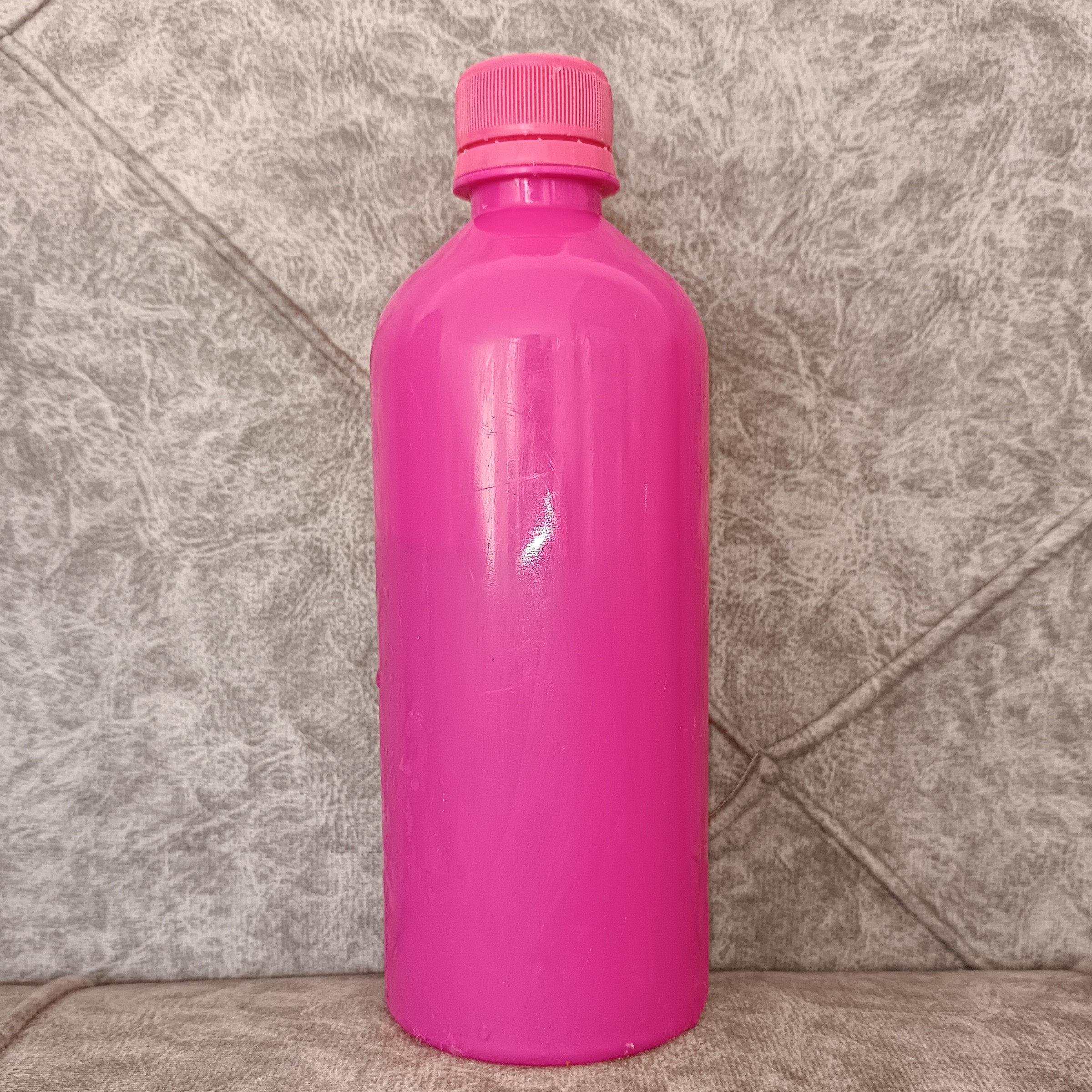 شرب غلیظ گل سرخ طعمی متفاوت از دبی 1-مفرح ، 2-نشاط دهنده  3-مقوی معده 4-ضد افسردگی 5-ضد التهاب و ضد باکتری 6-ضد یبوست 