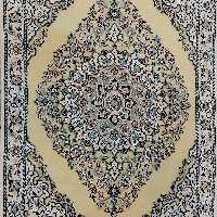فرش دستباف نائین، طرح لچک ترنج کف ساده، رنگ زمینه لیمویی ، ابعاد :80×120