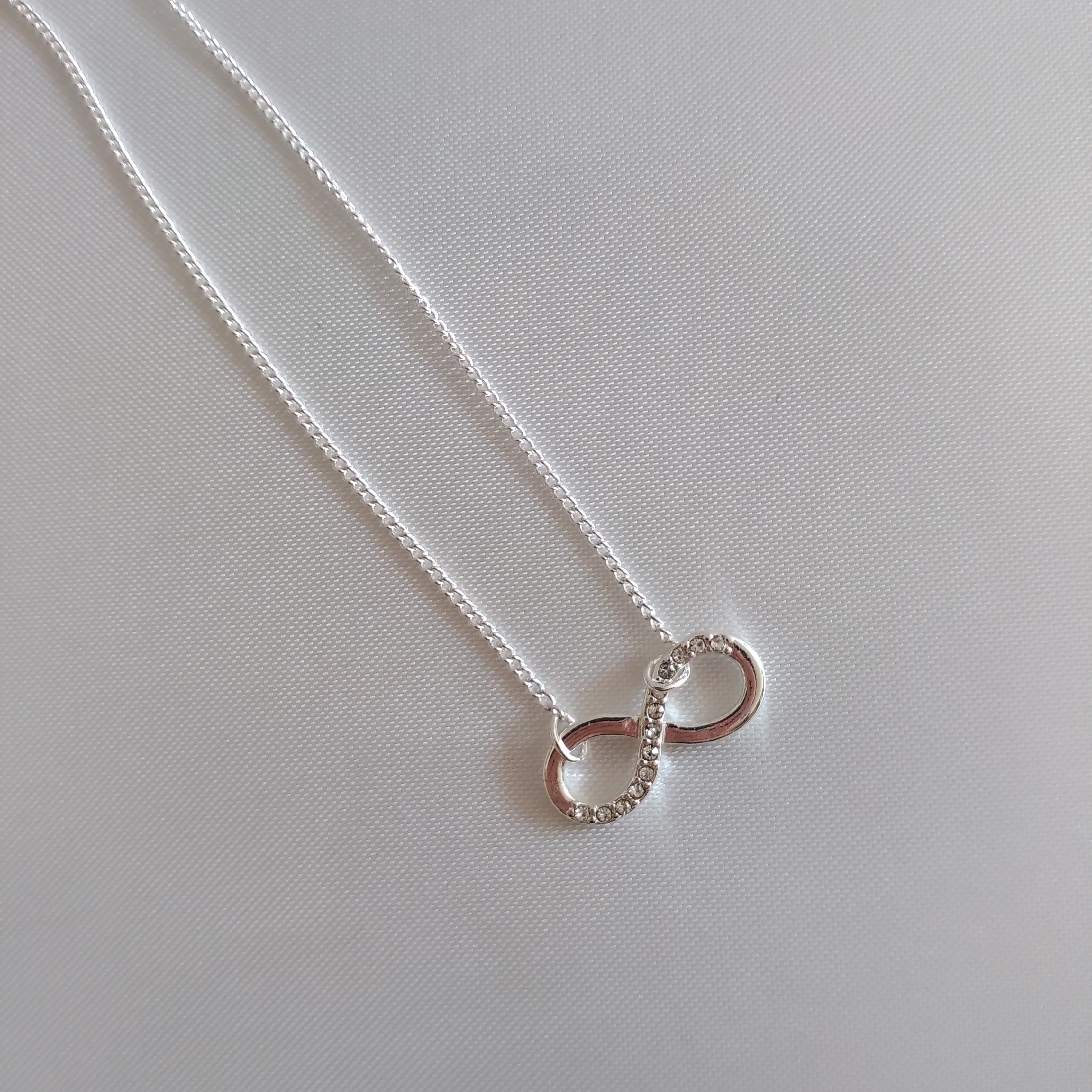 گردنبند بی نهایت