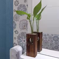گلدان چوبی با لوله شیشه ای با امکان رشد گیاه زنده طرح اقاقی سایز متوسط