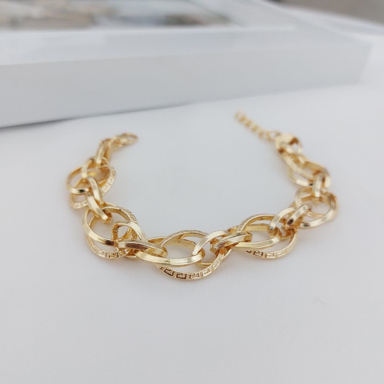 دستبند زنجیری ورساچ کد11594طرح طلا.آبکاری طلا.رنگ ثابت.ضدحساسیت