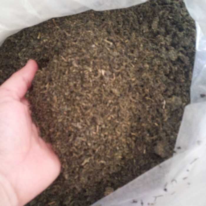 سبزی قورمه سرخ شده خشک شده تهیه شده از سبزی معطر ومعروف نیشابور  خانگی وتمیزبسته بندی 200 گرمی 80 هزار تومن 