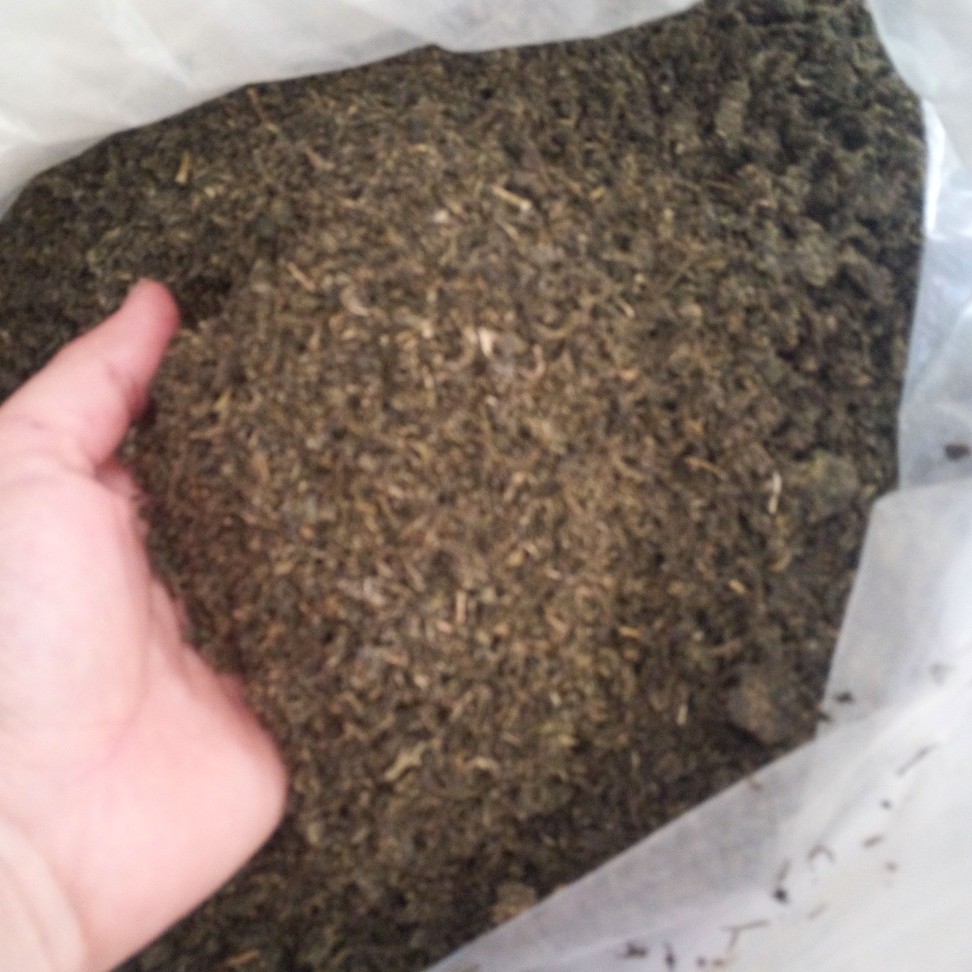 سبزی قورمه سرخ شده خشک شده تهیه شده از سبزی معطر ومعروف نیشابور  خانگی وتمیزبسته بندی 200 گرمی 80 هزار تومن 