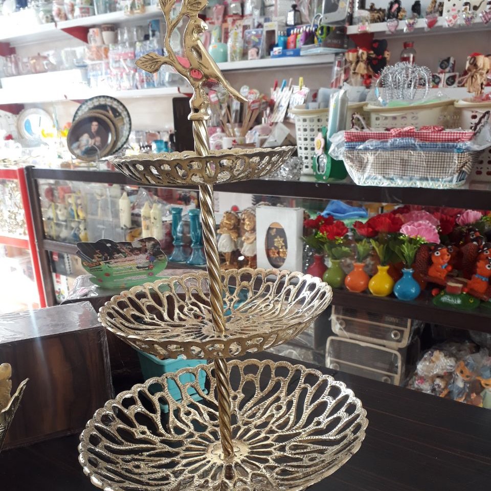 شیرینی و شکلات خوری