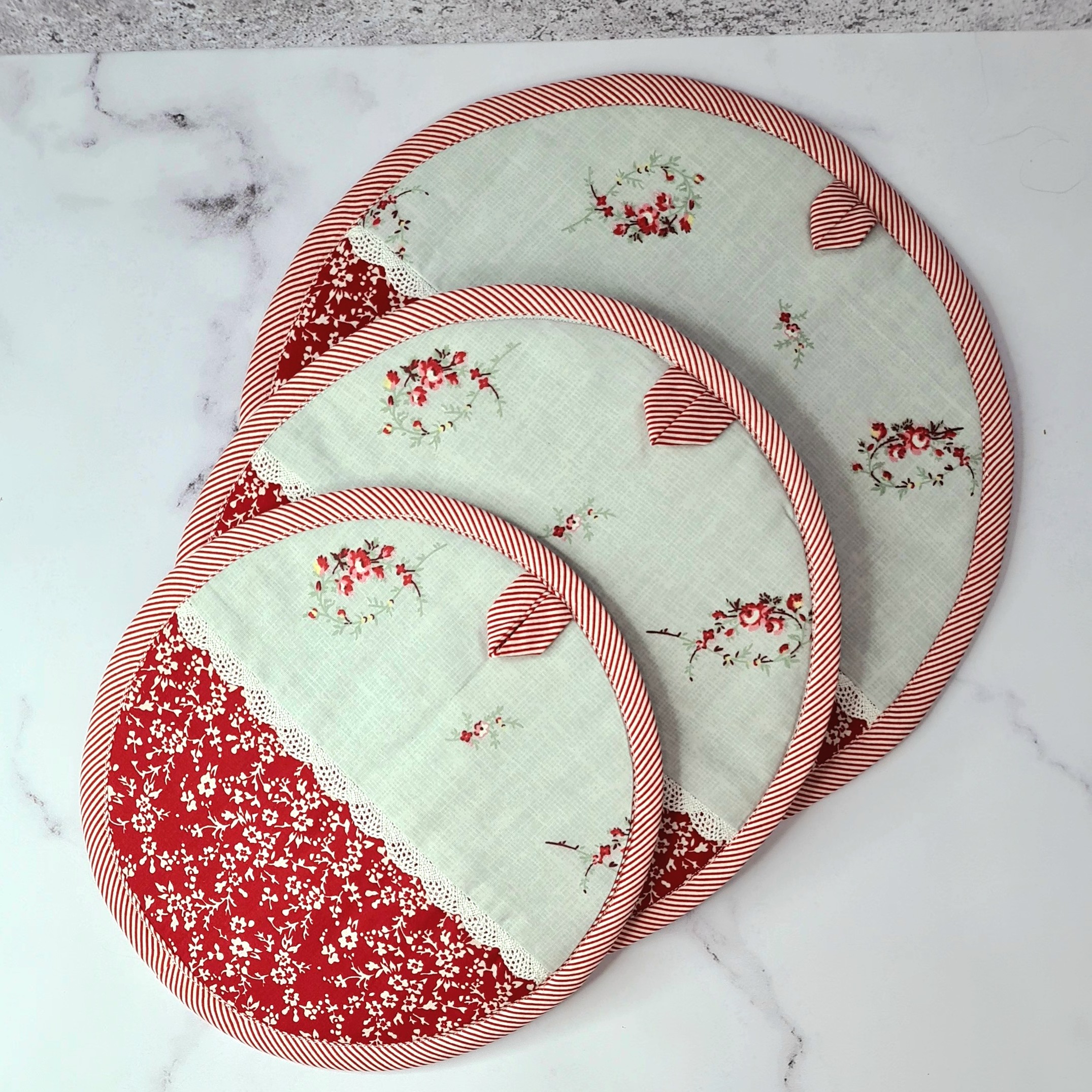 نیم ست دم دستی شامل سه عدد دمکنی و یک جفت دستگیره 