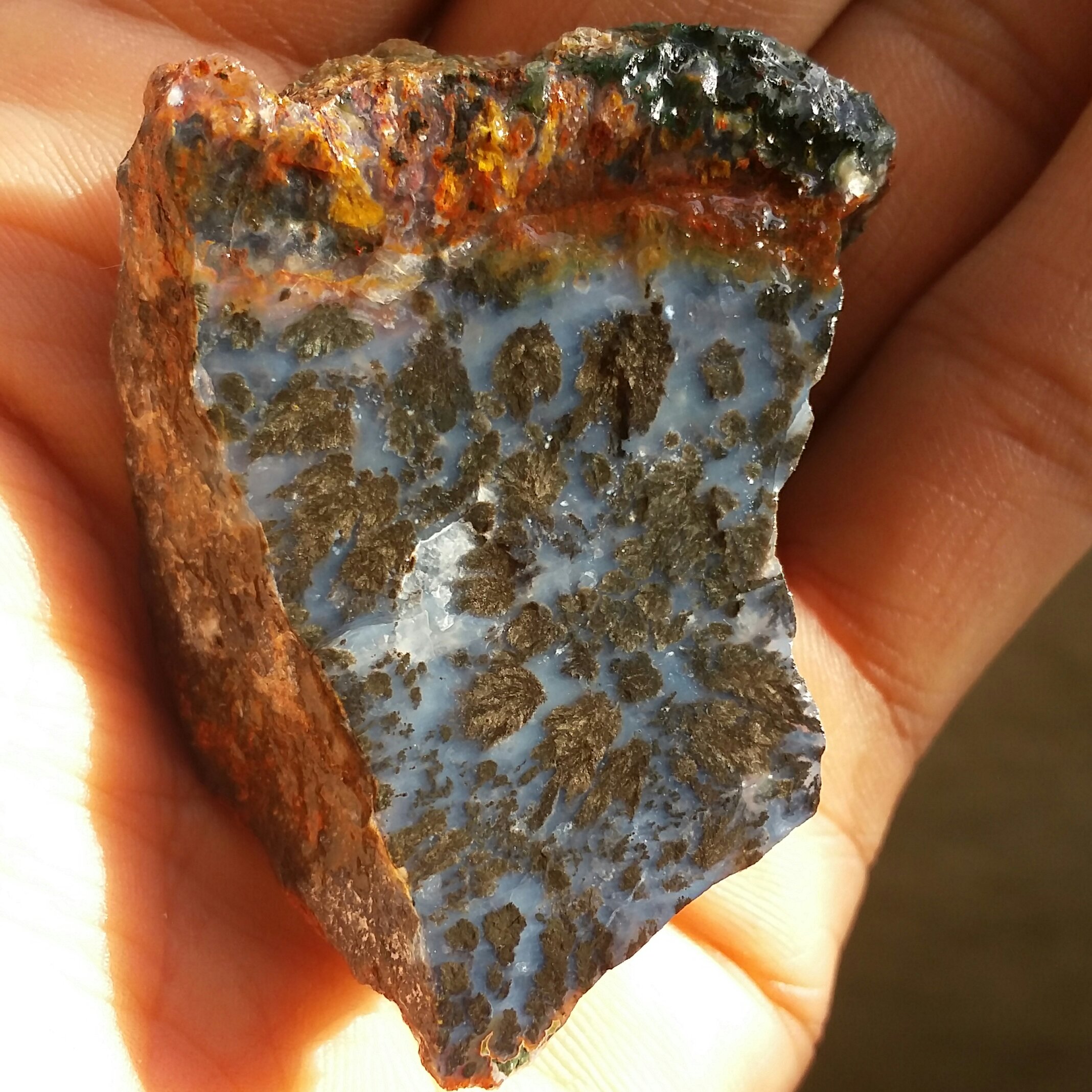 سنگ راف شجر مشکی محشر 100 در 100 طبیعی شااااهکار خلقت
تصویر از دو طرف نمونه