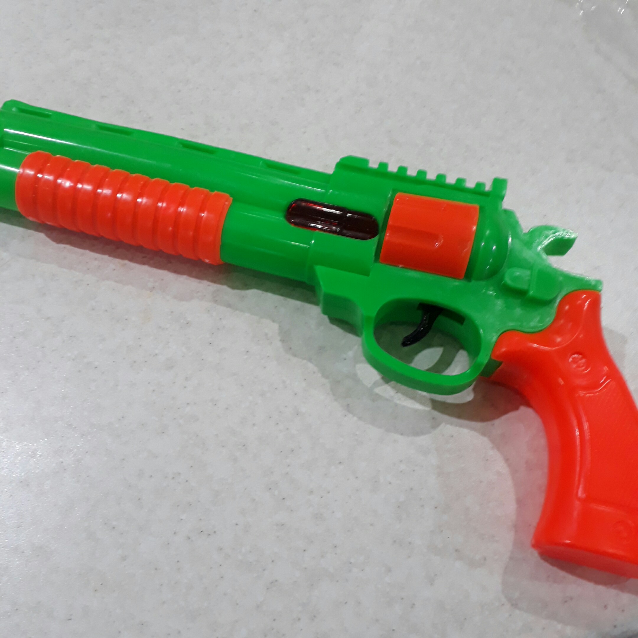 تفنگ جرقه زن سبز ونارنجی