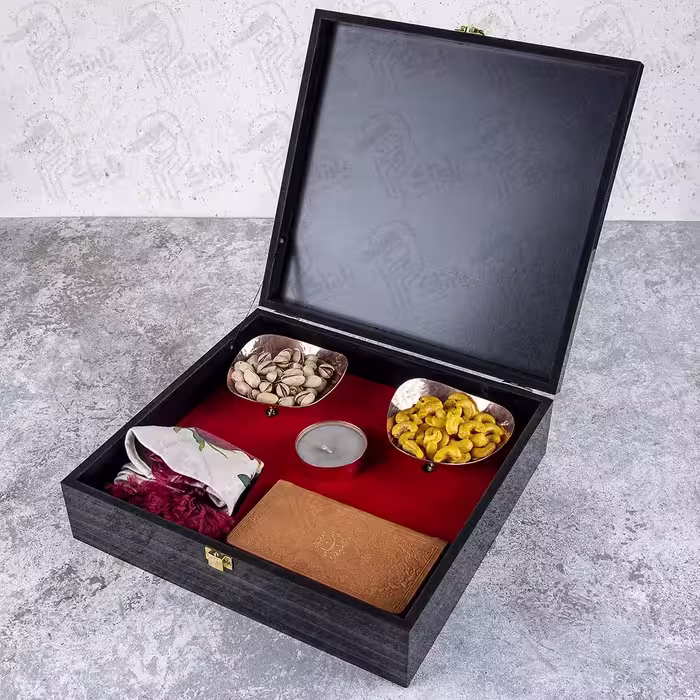 پک شاعرانه یلدا (رومیزی گرد – دیوان حافظ – شمع )