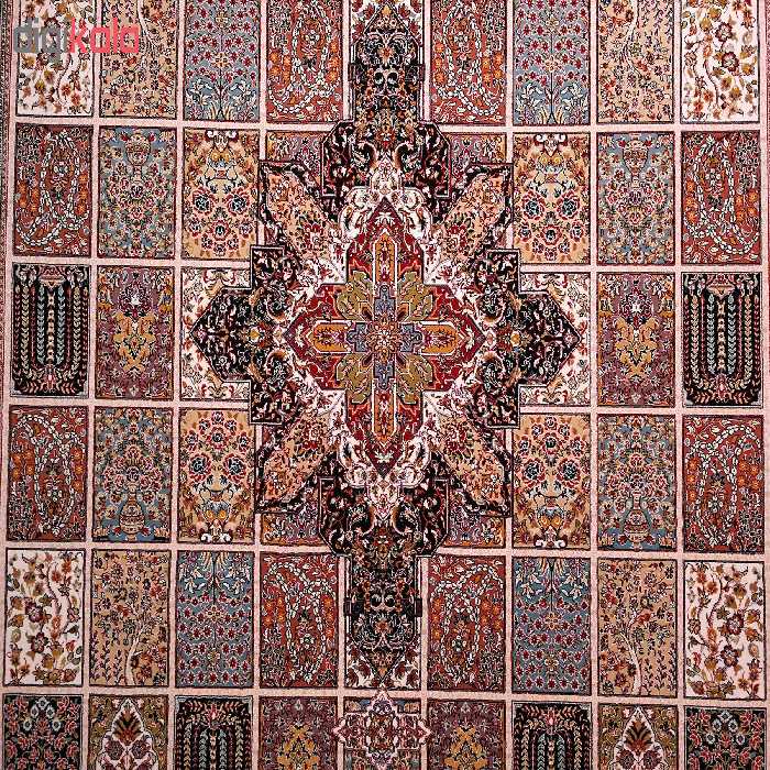 فرش ماشینی زمرد مشهد طرح خشتی مدل ترنج زمینه کرم