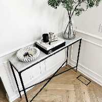 استند فلزی کنار سالن هلن(پسکرایه)