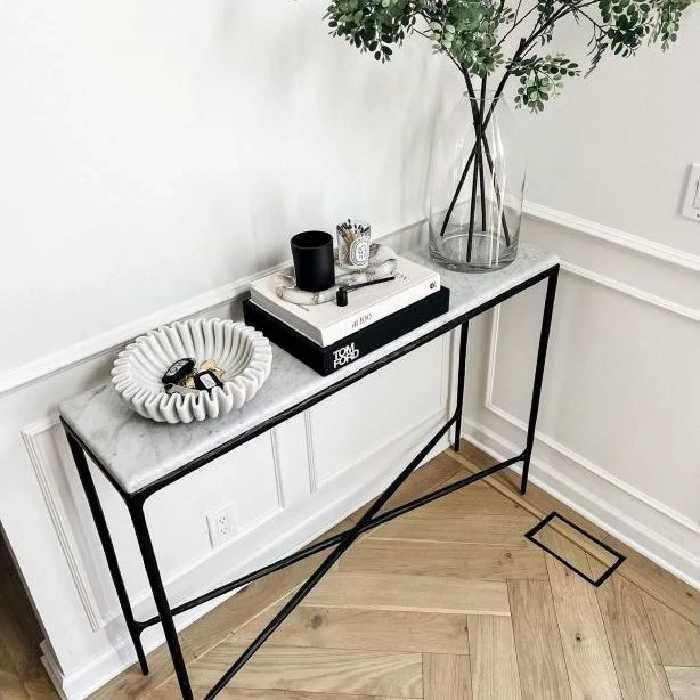 استند فلزی کنار سالن هلن(پسکرایه)