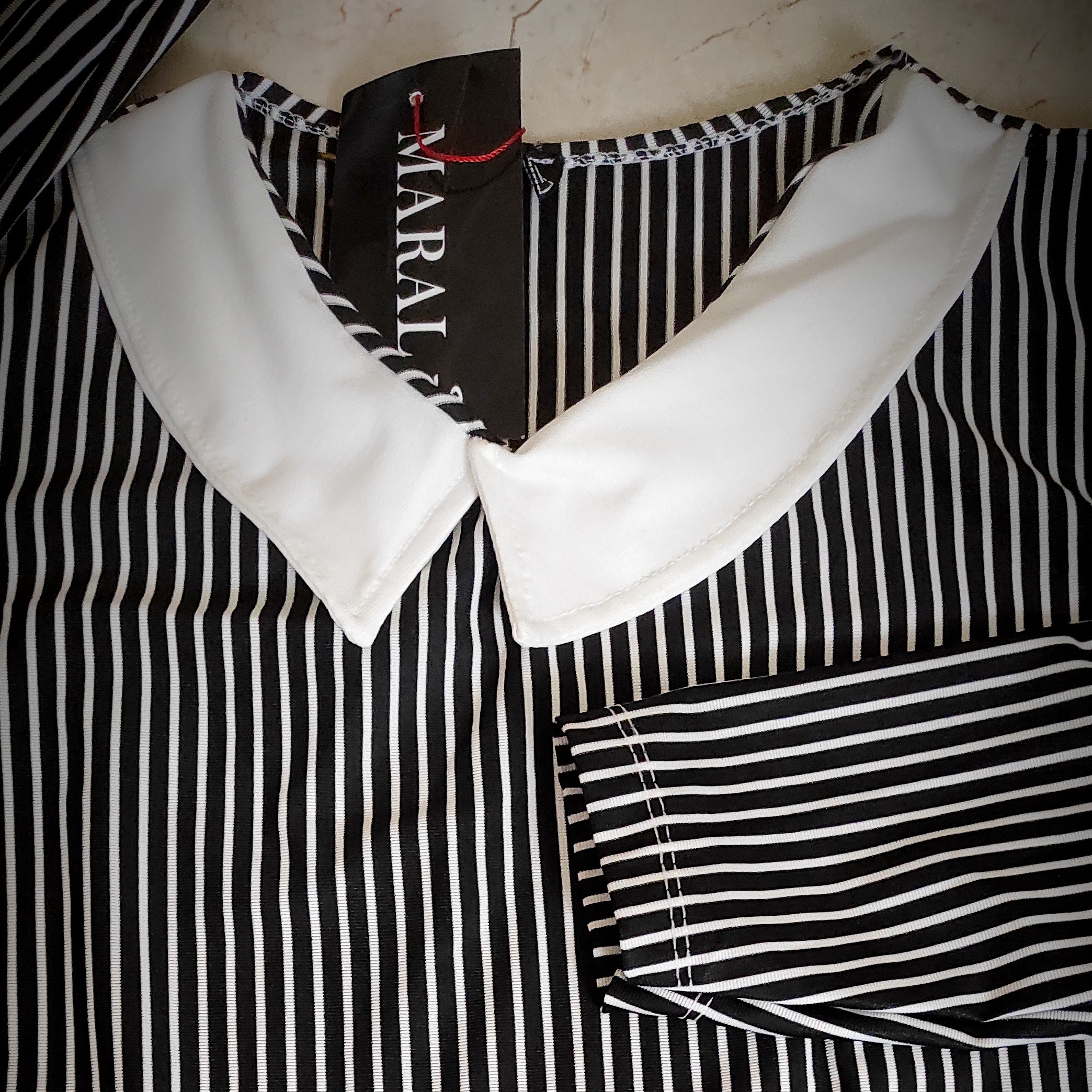 شومیز اسپورت  زنانه و دخترانه  -  دو تکه چسبیده  بهم - تک رنگ هست  مناسب سایز 36 تا 38  جنس کار  پلی استر  و ریون 