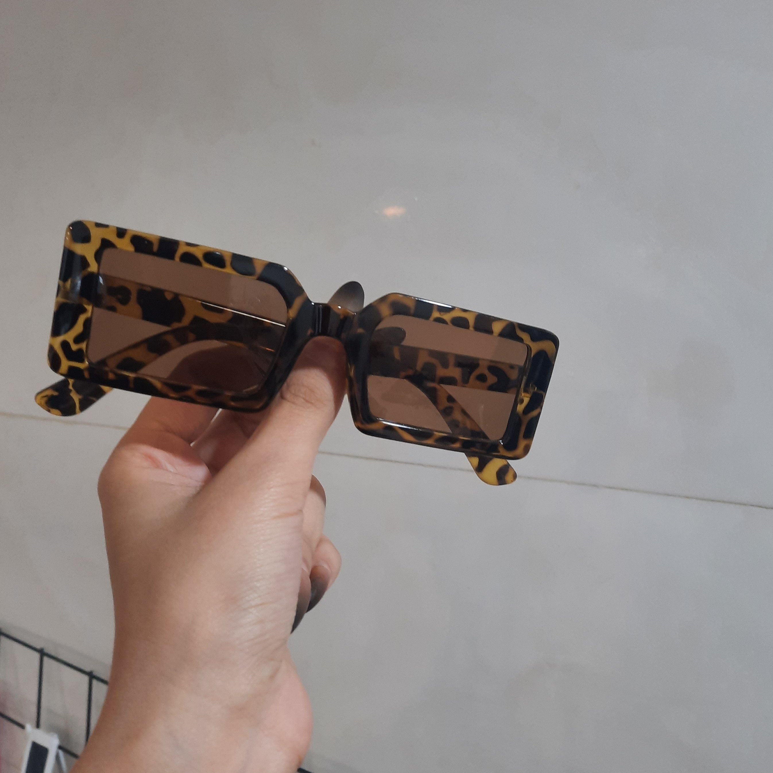 عینک دودی فریم مستطیلی پلنگی شیک و خاص اسپرت زنانه و مردانه