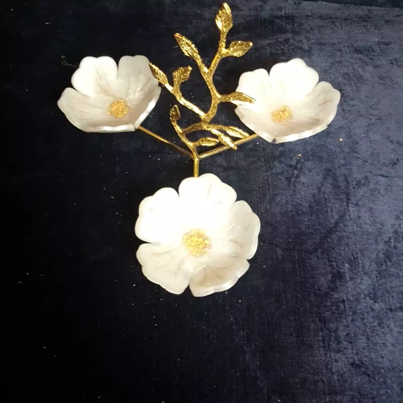 اردو خوری کاسه گل رزینی با دسته برگ طلایی و نقره ای