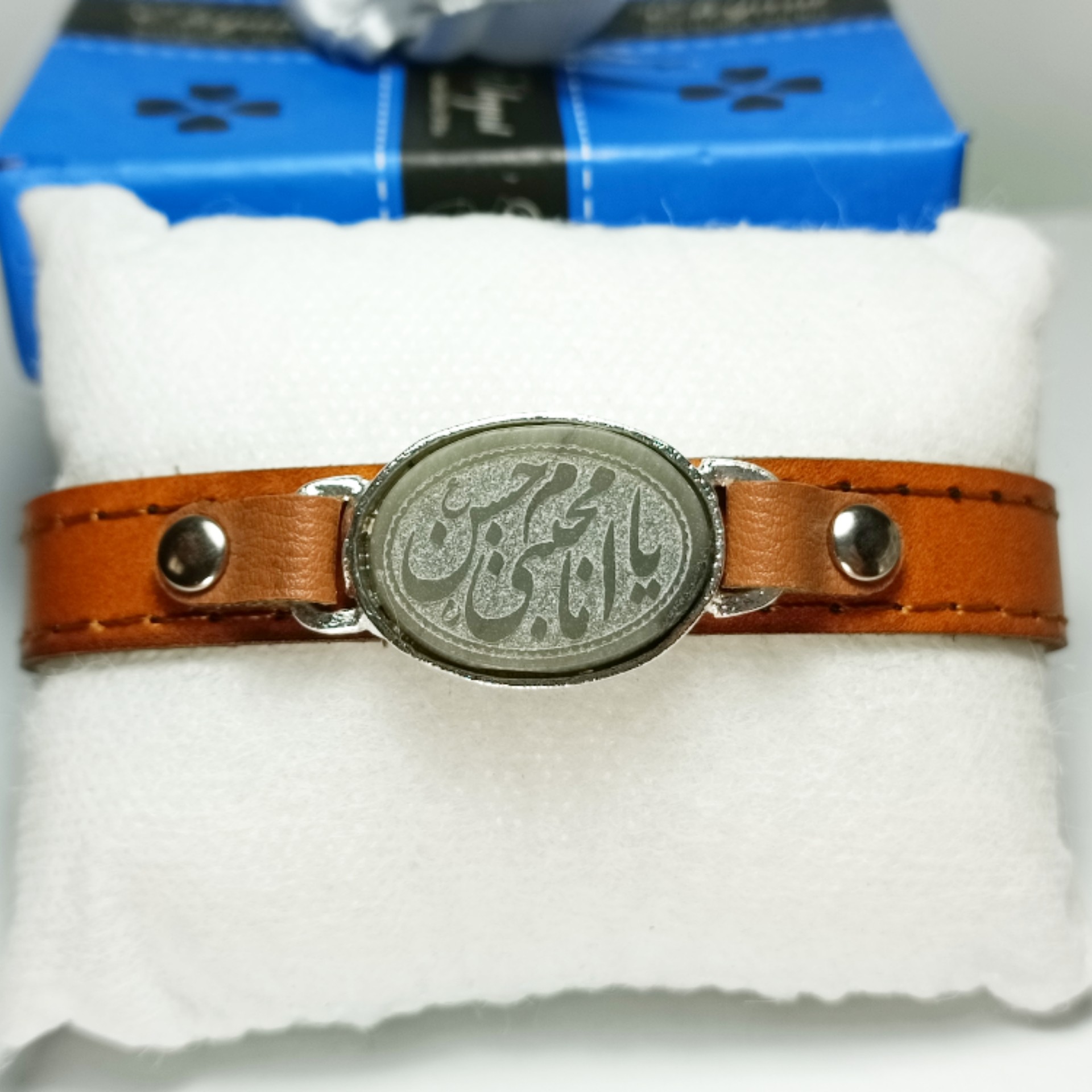 دستبند چرم طبیعی با نگین یشم خطی اصل معدنی  کد 301 