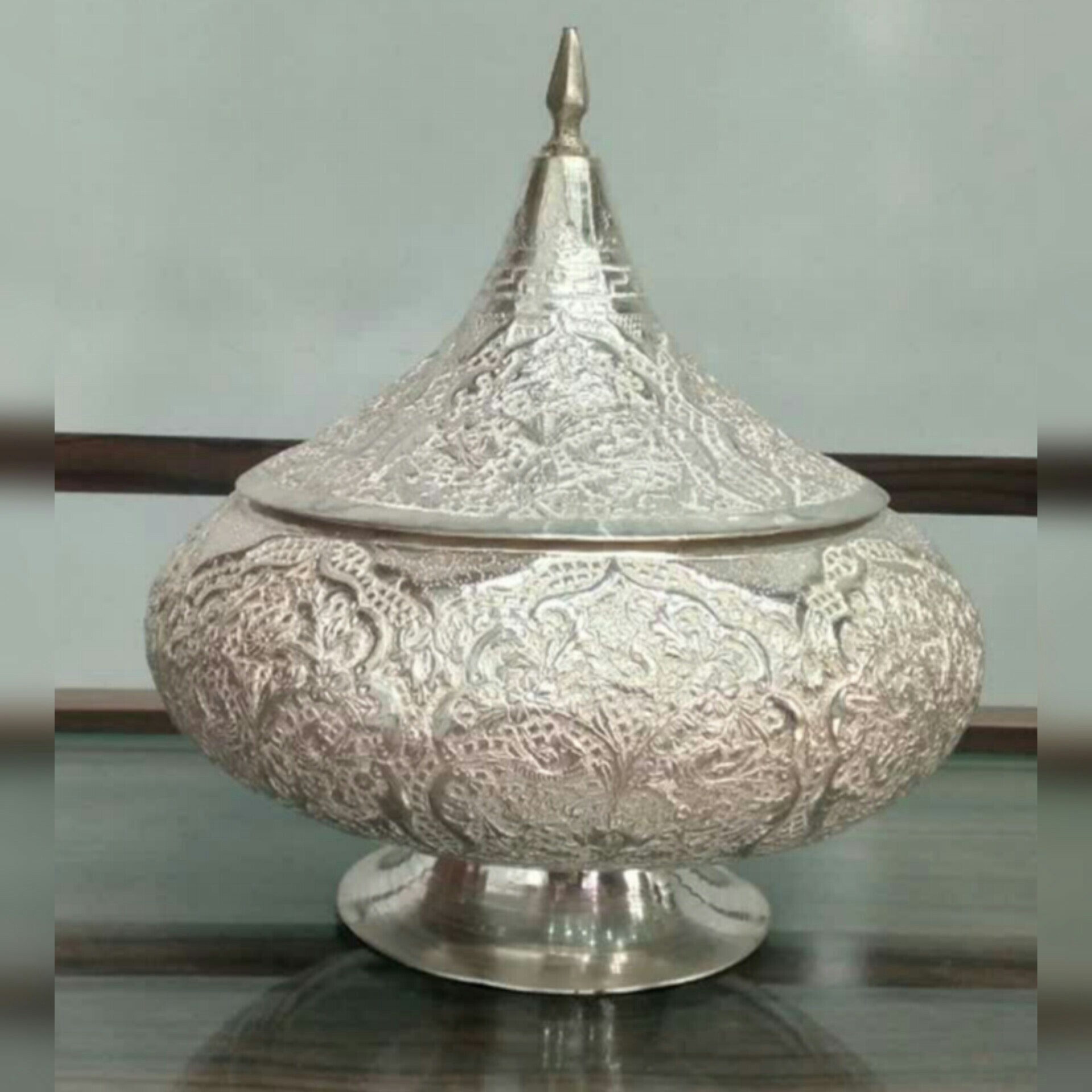 شکلات خوری درب دار نقره نما