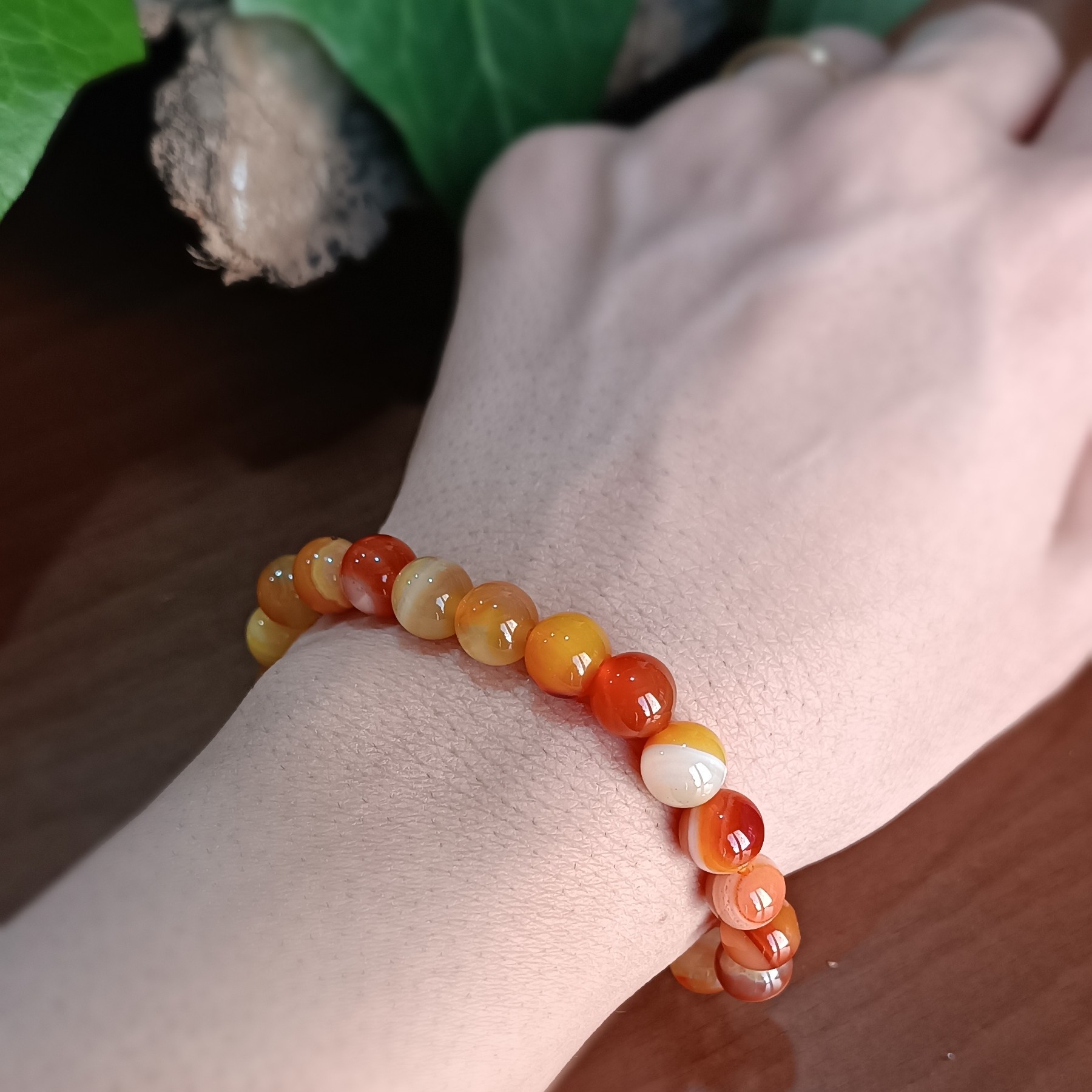  دستبند سنگ عقیق زرد  سنتتیک با کیفیت عالی و گره کشویی قابل تبدیل به بند کشی