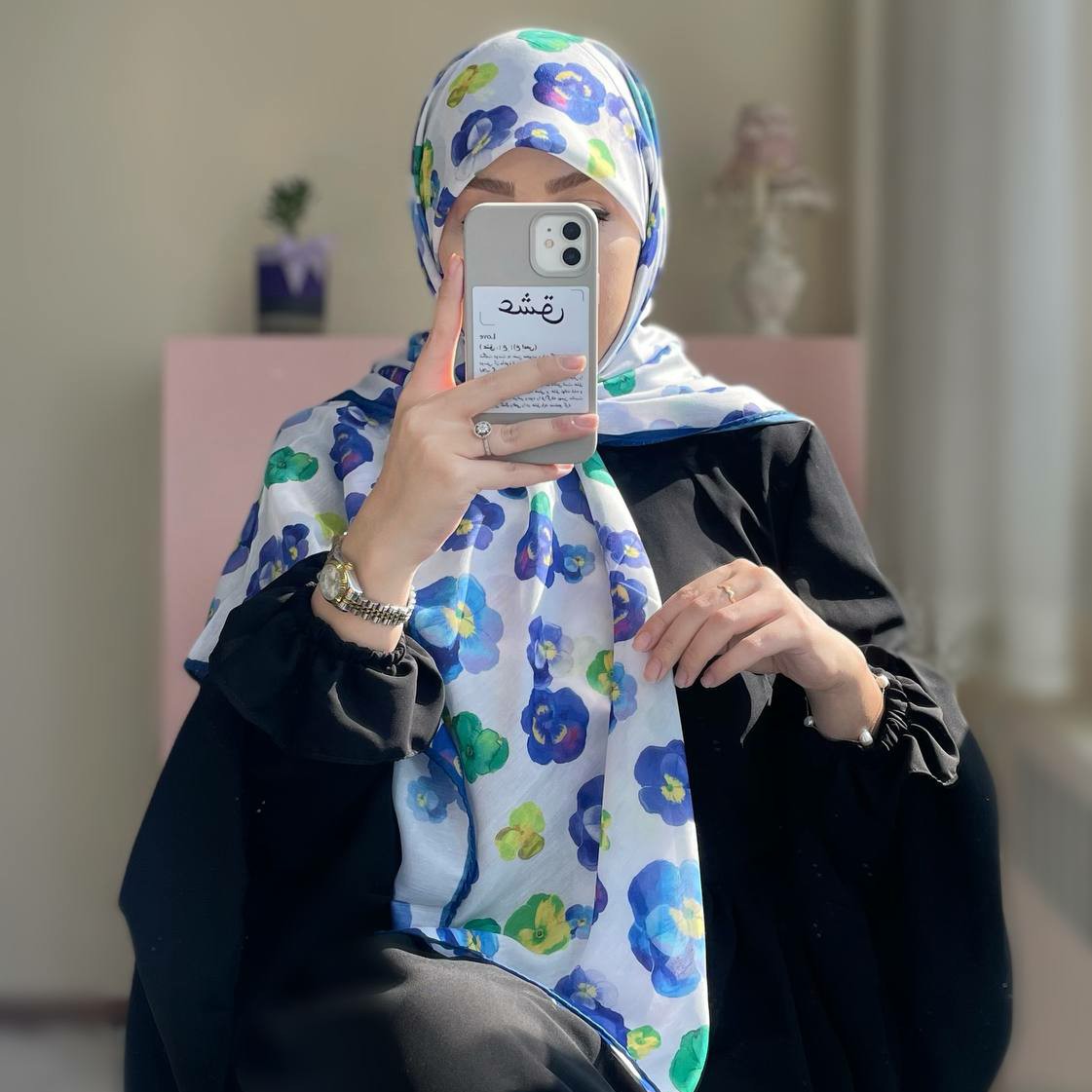 روسری سوپر نخ طرح شکوفه (زمینه سفید گل آبی و سبز)