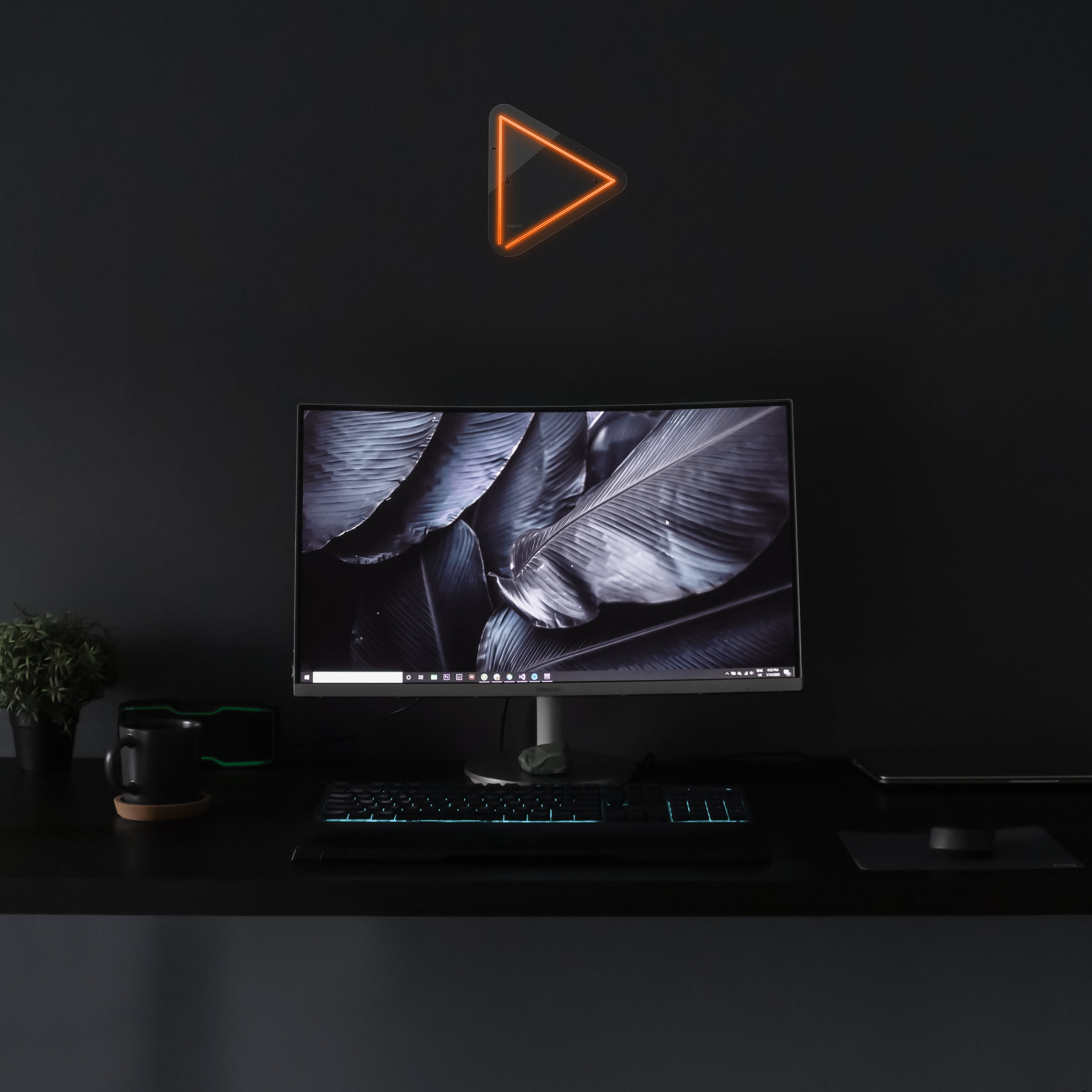 چراغ دیواری نئون دیزاین طرح Play_ORG