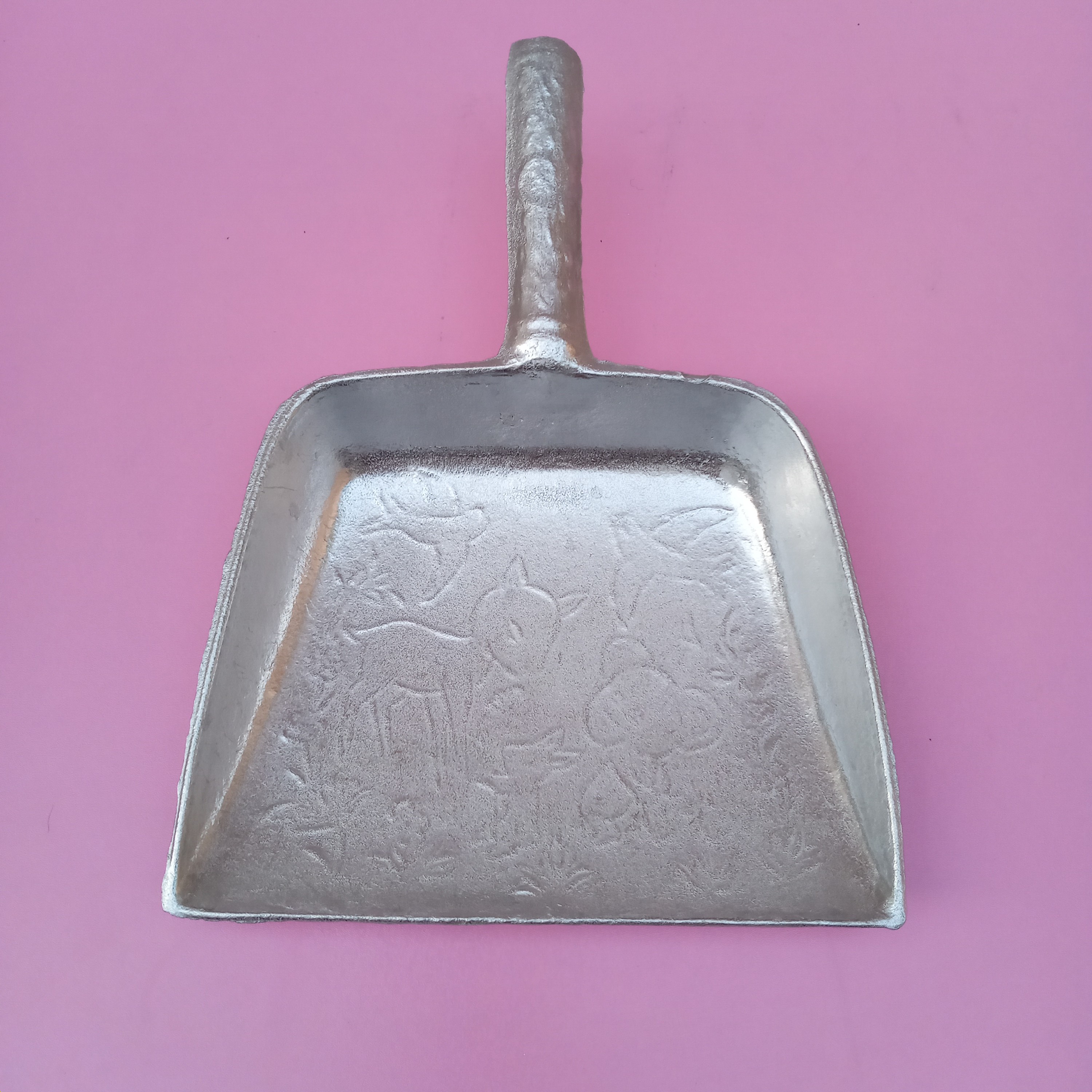 خاک انداز روحی رنگ نقره ای طرح برجسته