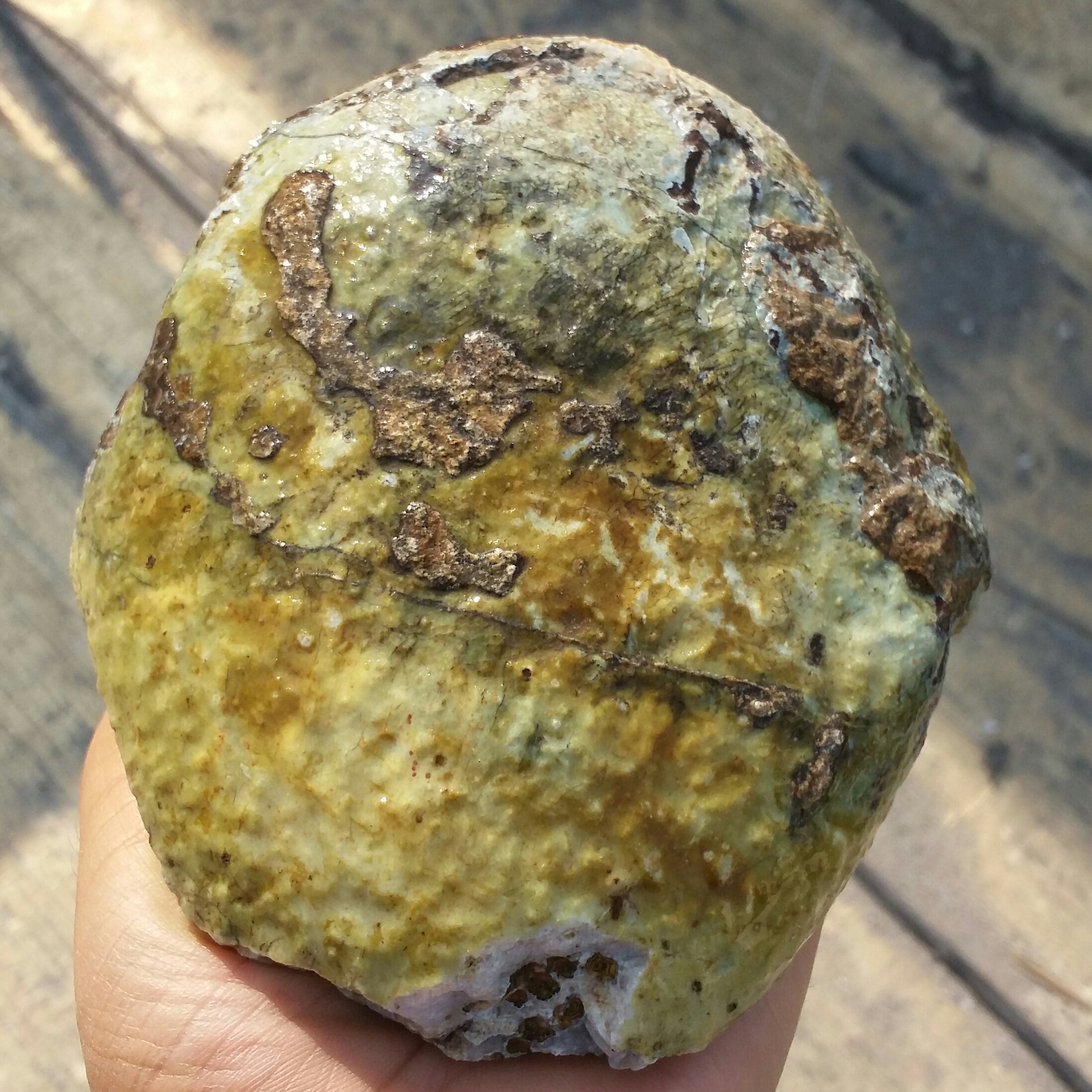 سنگ راف خام غووولپیکر عقیق رتایلی برش نخورده 100 در 100 طبیعی شاهکار خلقت
با قابلیت ساخت چندین نگین محشر کد 8733