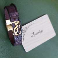 دستبند چرم  ترنج   دستبند چرم  زرشکی تک گیس با پلاک و قفل  رنگ ثابت و چرم زرشکی شتر  مناسب برای خانم ها و اقایان