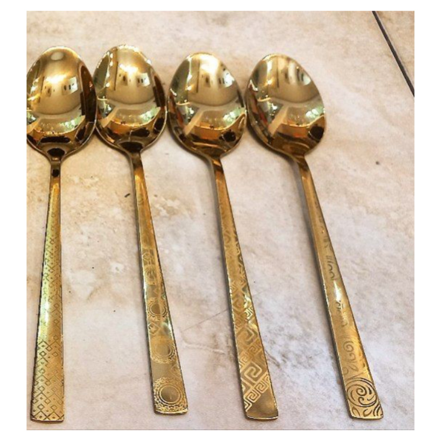 قاشق چنگال طلایی مارک یونیک  حک یونیک المان  مدل شیکاگو  استیل ضد زنگ    با ضمانت 