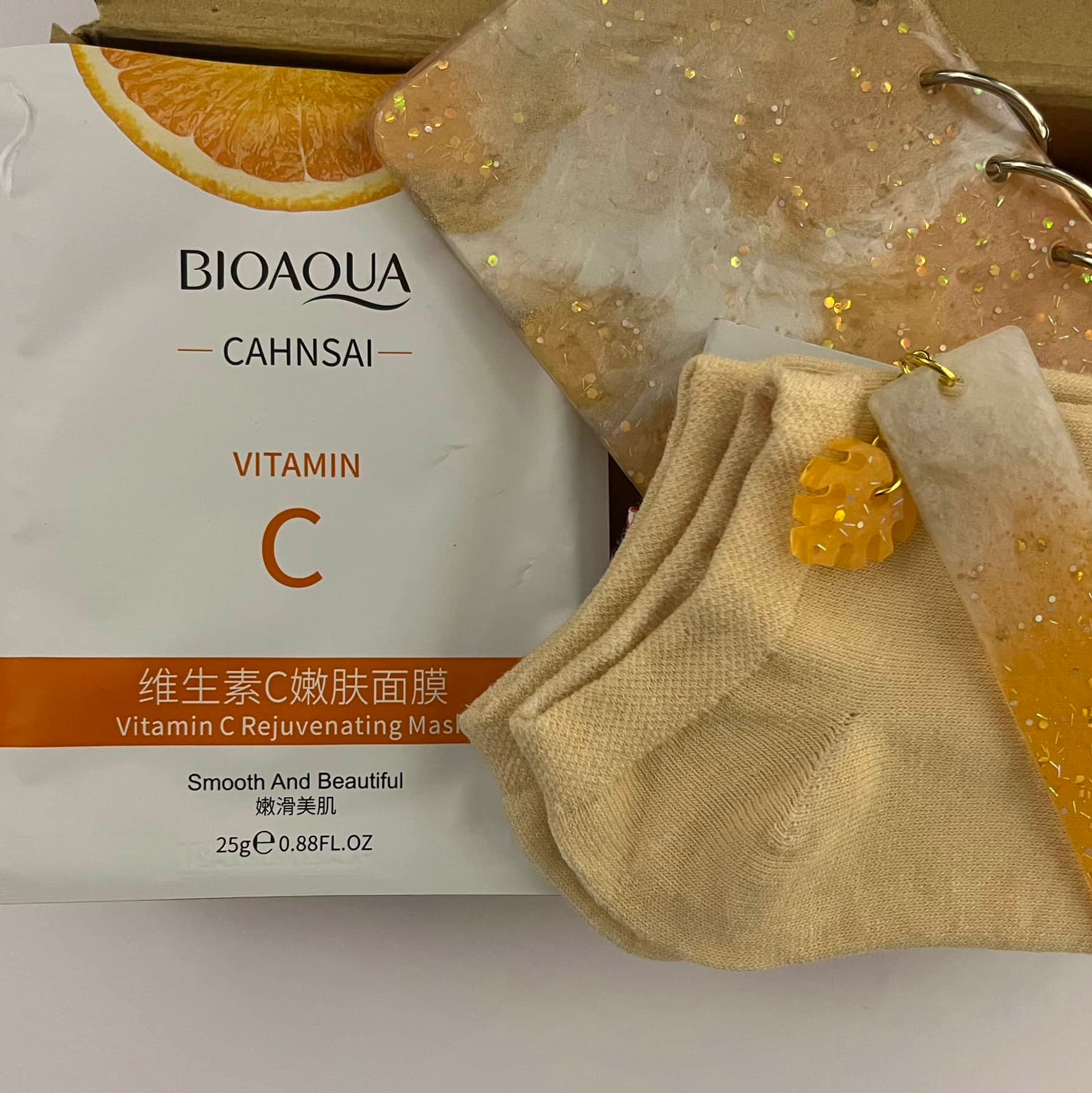 باکس هدیه اقتصادی رزین و ماسک صورت و کلاسور 