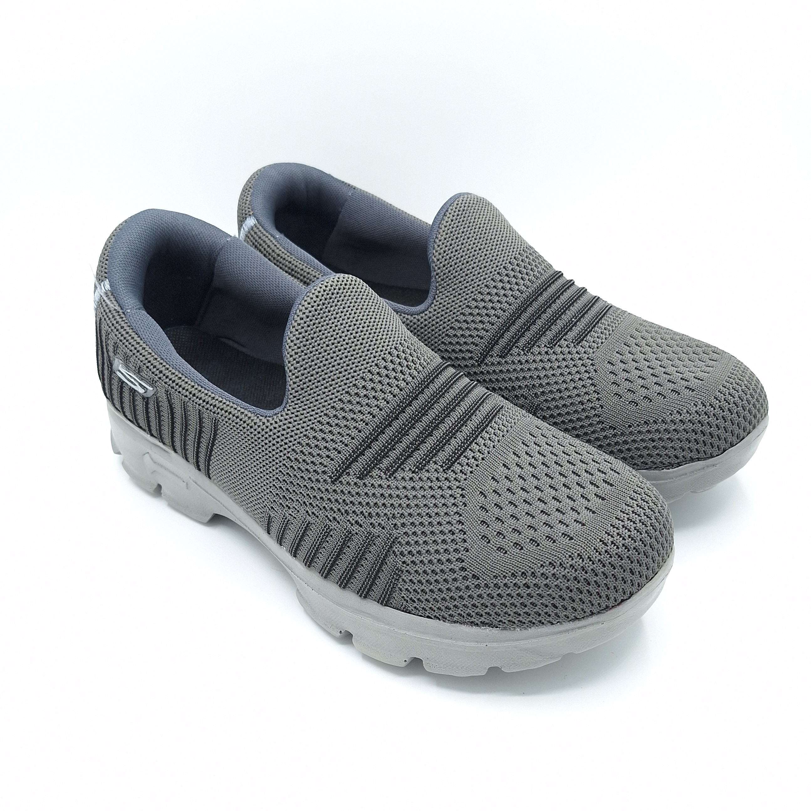 کفش اسپرت رویه بافت اسکیچرز زیره پیو ورزشی فوق العاده نرم وسبک زیره با ضمانت راحتی روزمره شیک رنگ زغالی 