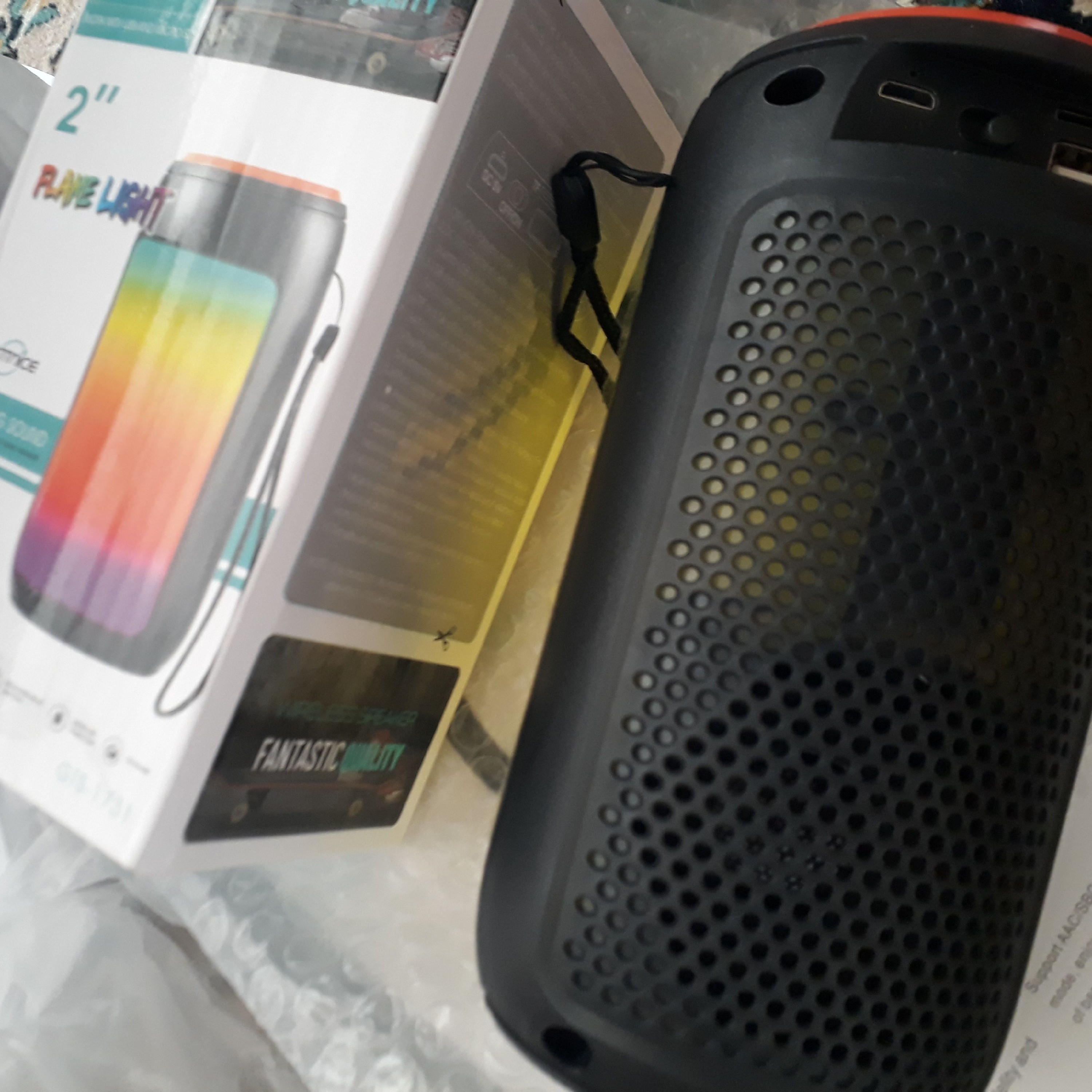 اسپیکر   بلوتوثی و بی سیم  همراه  نورپردازی 