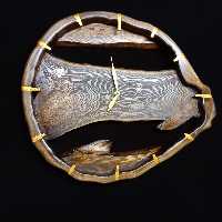 ساعت چوبی روستیک. برآمده از  چوب زیبای گردو وسنجد. طراحی خاص ومنحصر به فرد فقط یک نمونه موجود هست