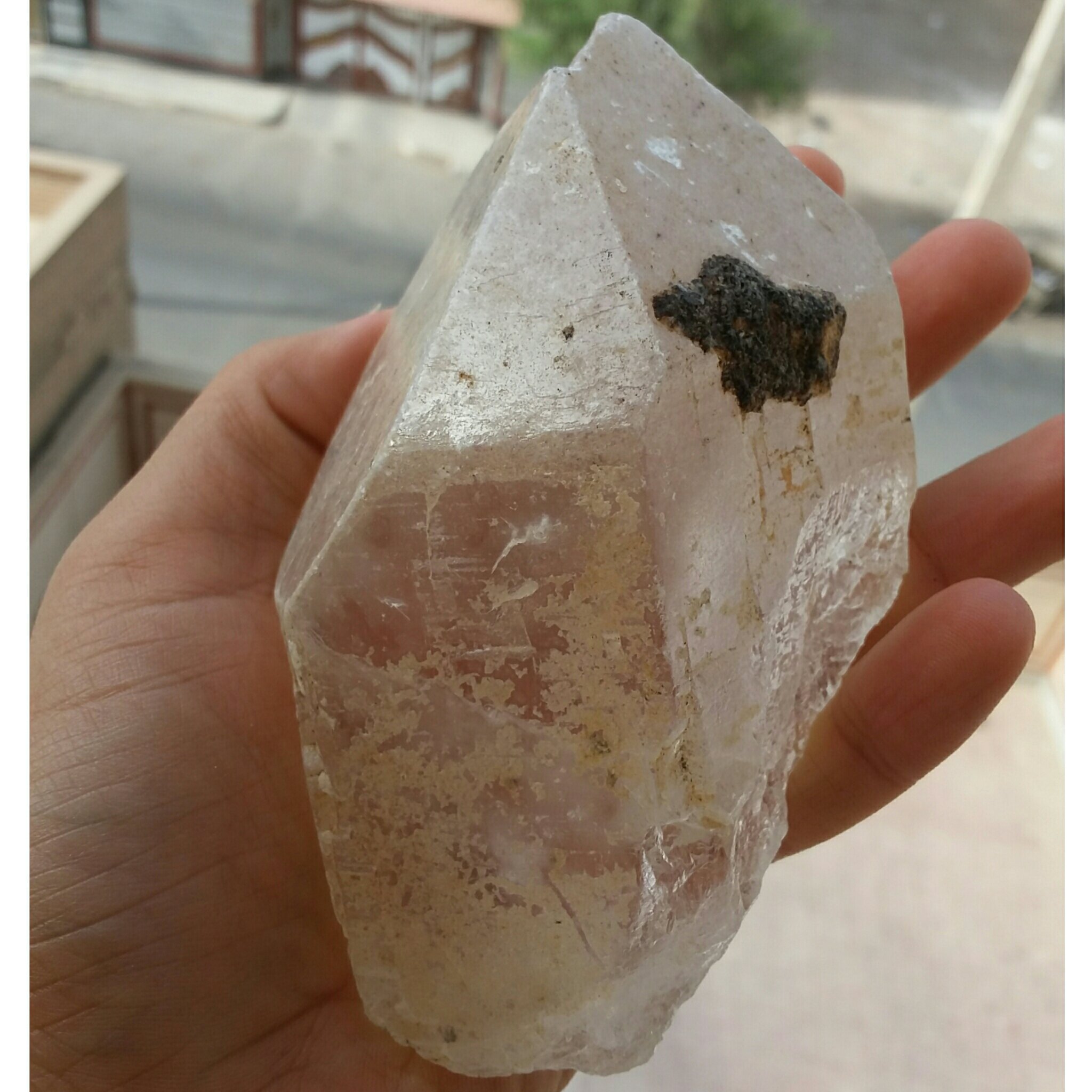 سنگ راف غولپیکر کوارتز شفاف معدنی وارداتی 100 در 100 طبیعی شاهکار خلقت محشر مناسب جهت دکوراسیون و ساخت نگین های ارزشمند