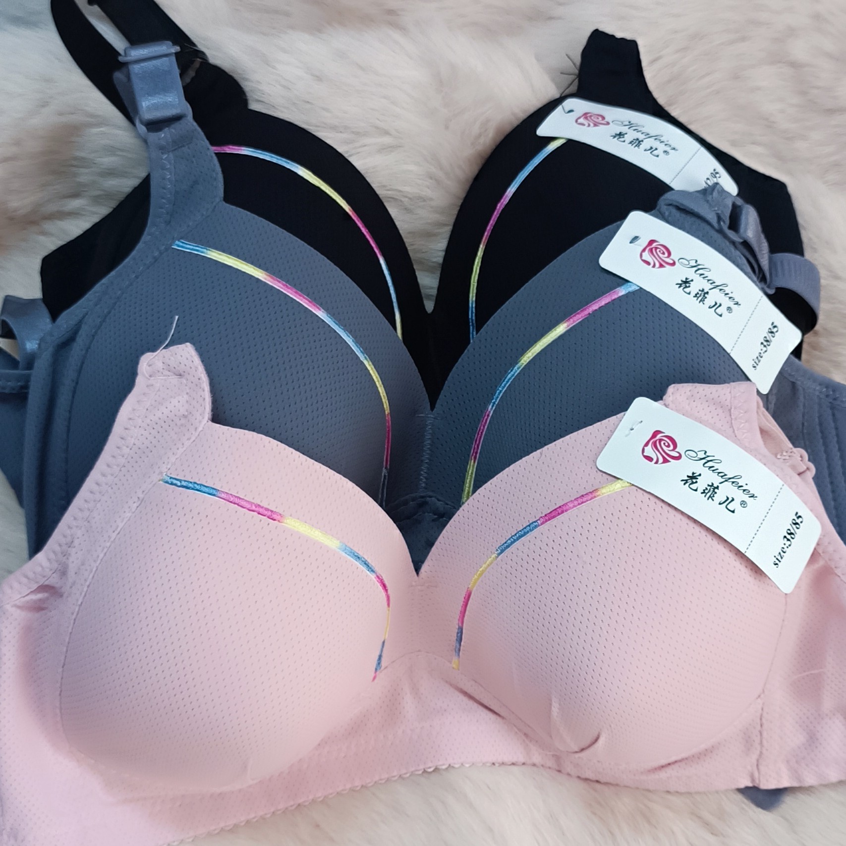  لباس زیر و سوتین تک طرح رنگین کمون بسیار خوش ایست و راحت بدون جک و فنر   فقط رنگ خاکستری موجوده  سایز 85