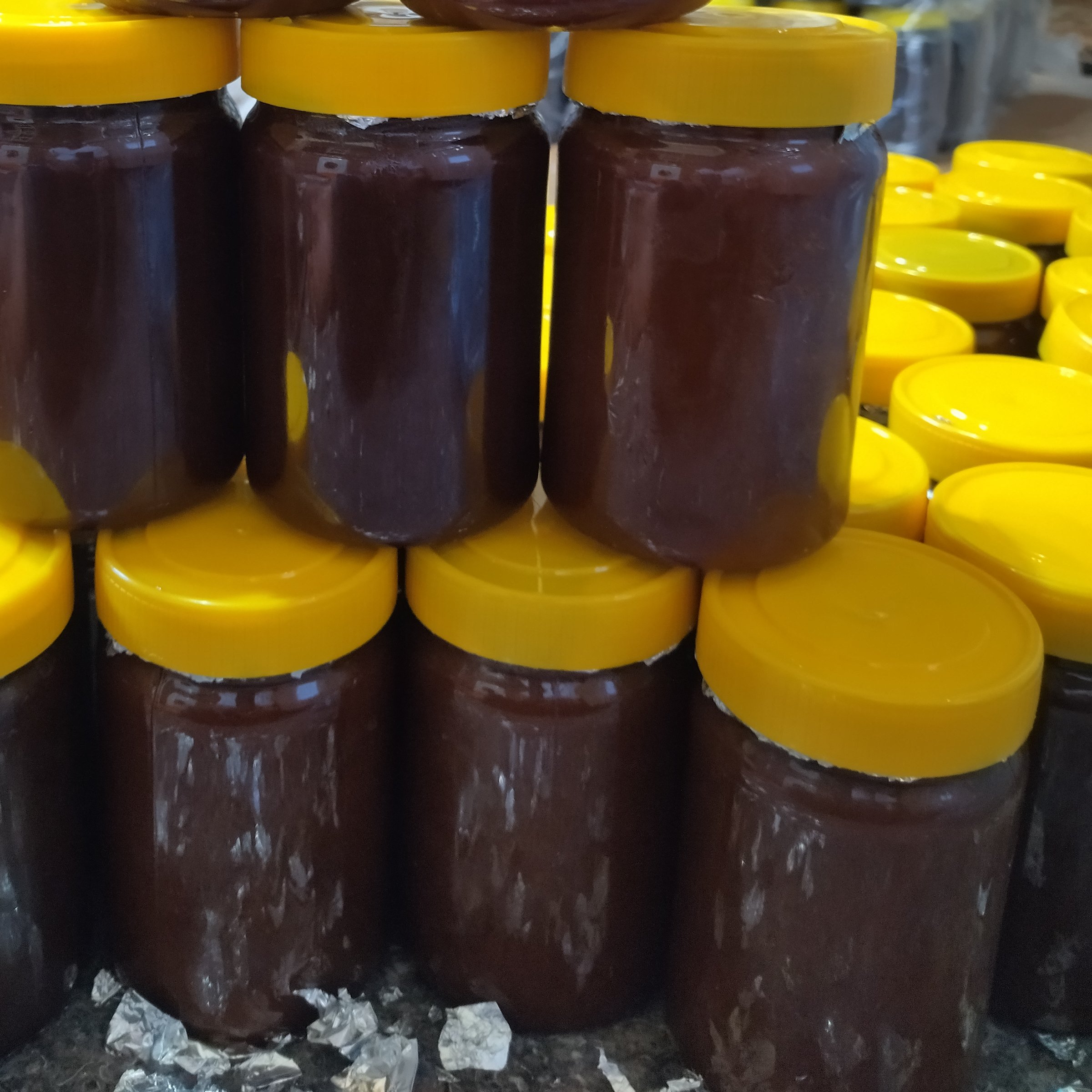 شیره انگور طبیعی و خالص یک کیلویی . یک بسته یک کیلویی